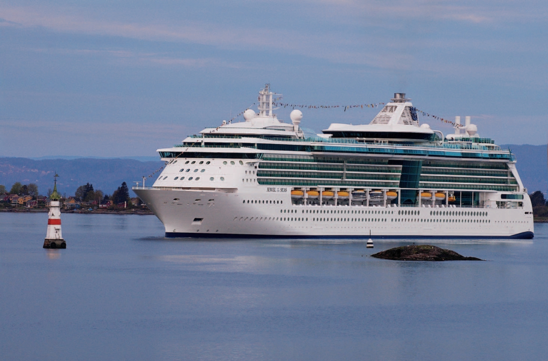 A photo of the Jewel of the Seas cruise ship