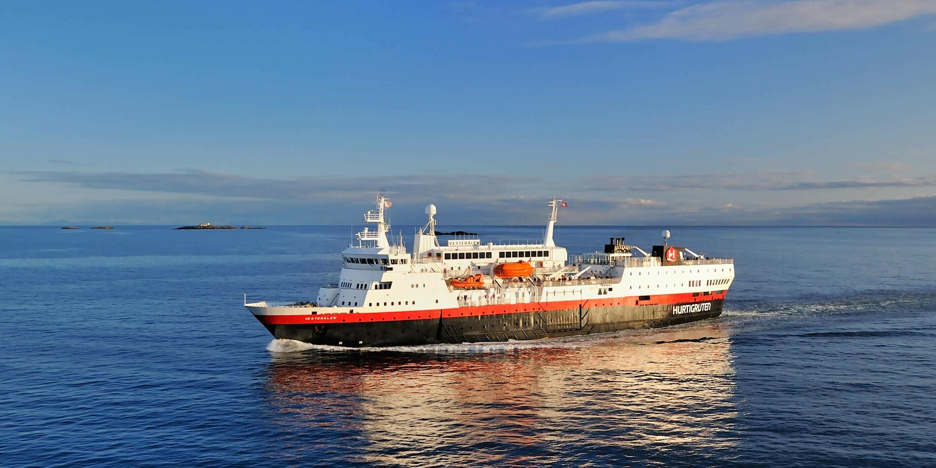 A photo of the MS Vesterålen cruise ship