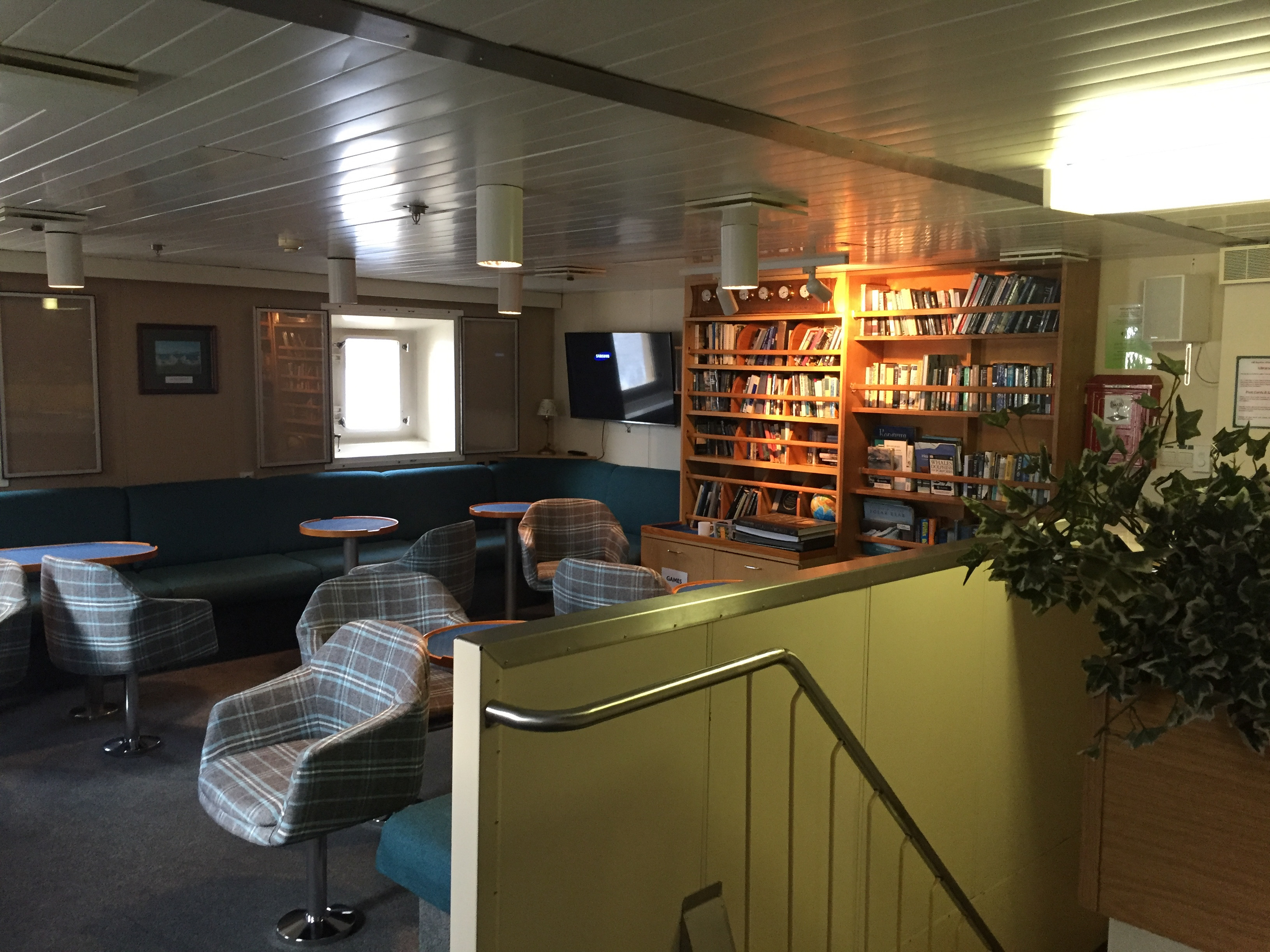 Quark Expeditions Kapitan Khlebnikov Library 2.jpg