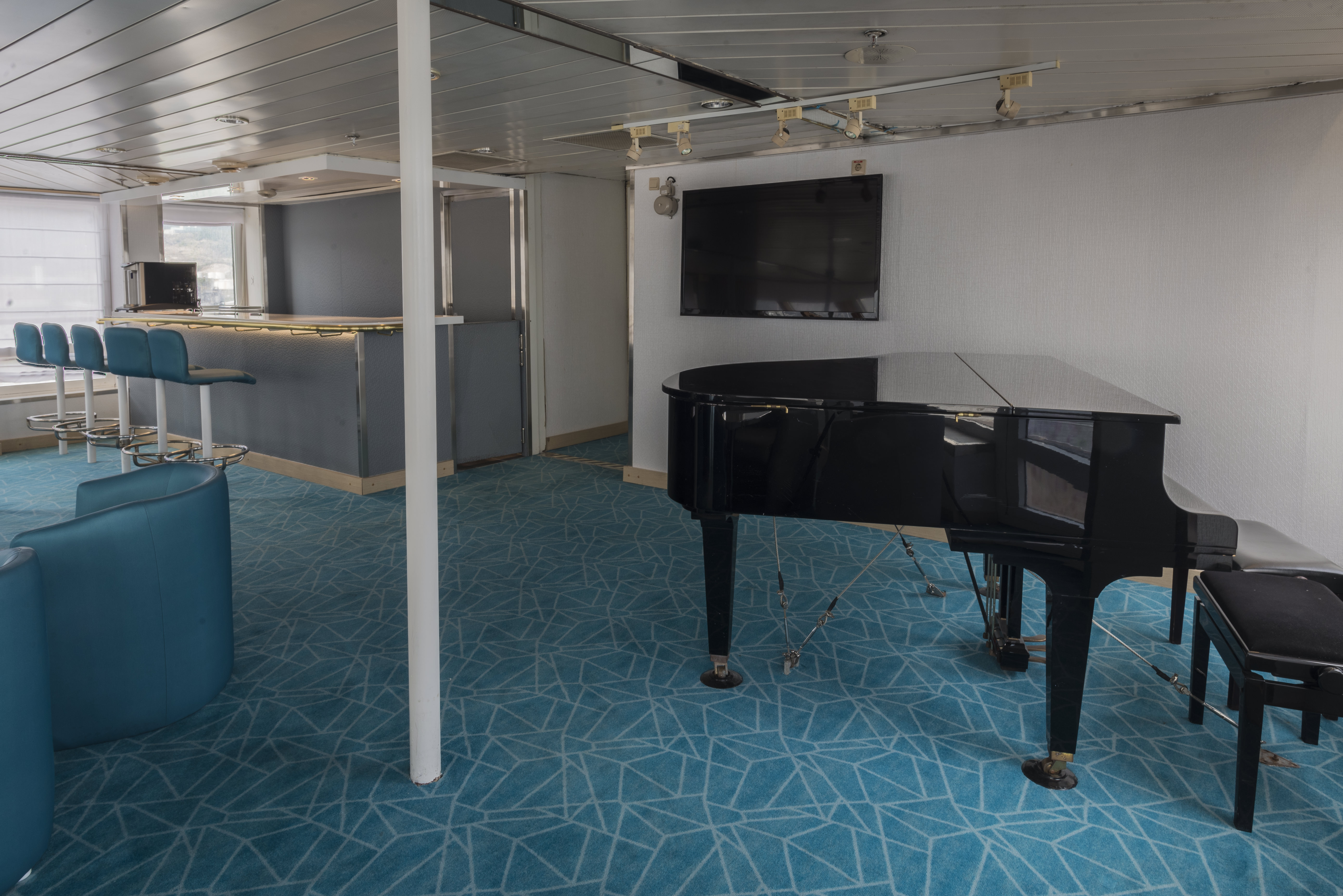 Quark Expeditions Ocean Diamond Observation Lounge 4.jpg