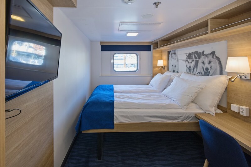 Polar Outside | Double on middle or upper deck with window (restricted view)