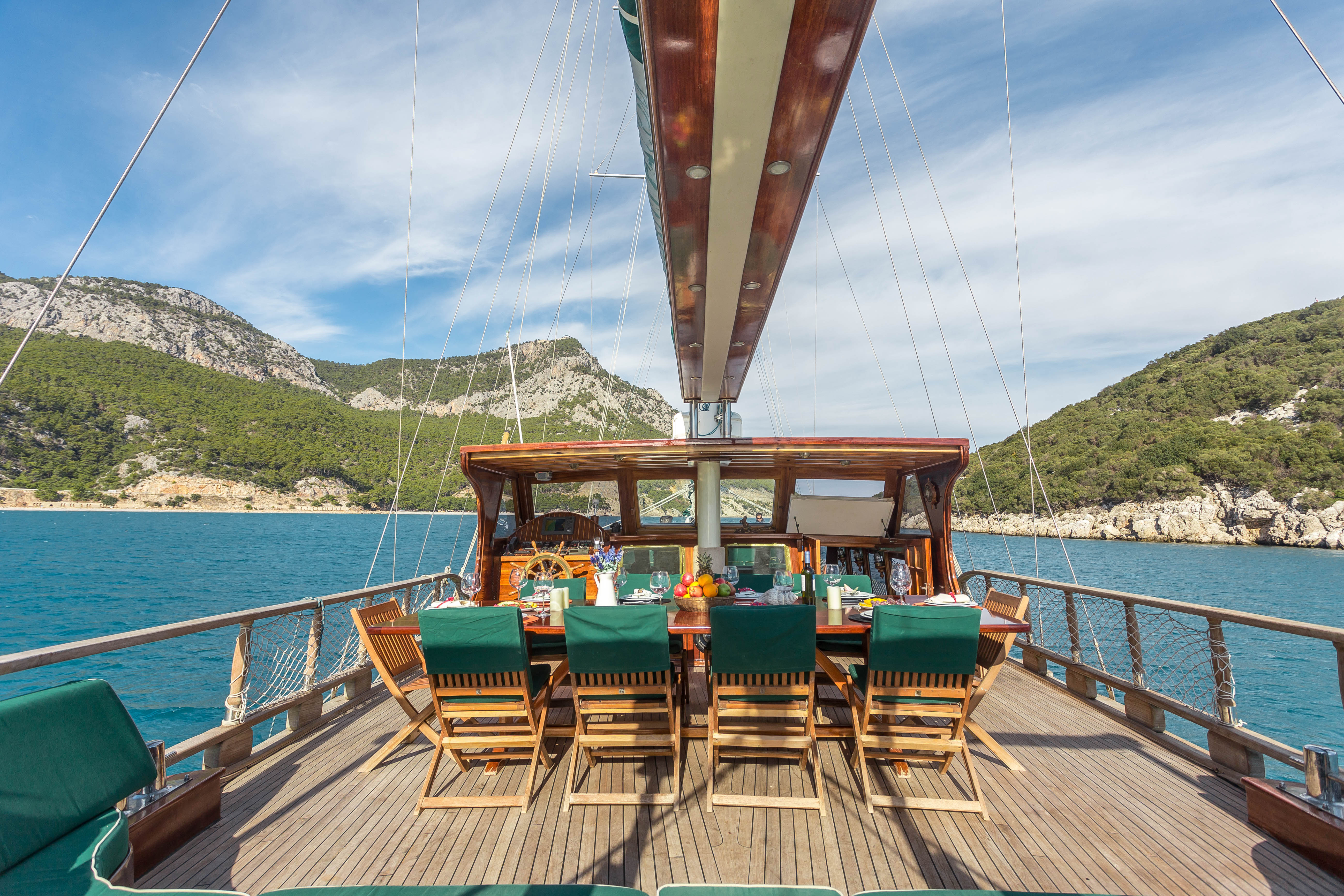 DM Yachting Adatepe 4 Dining 2.jpg