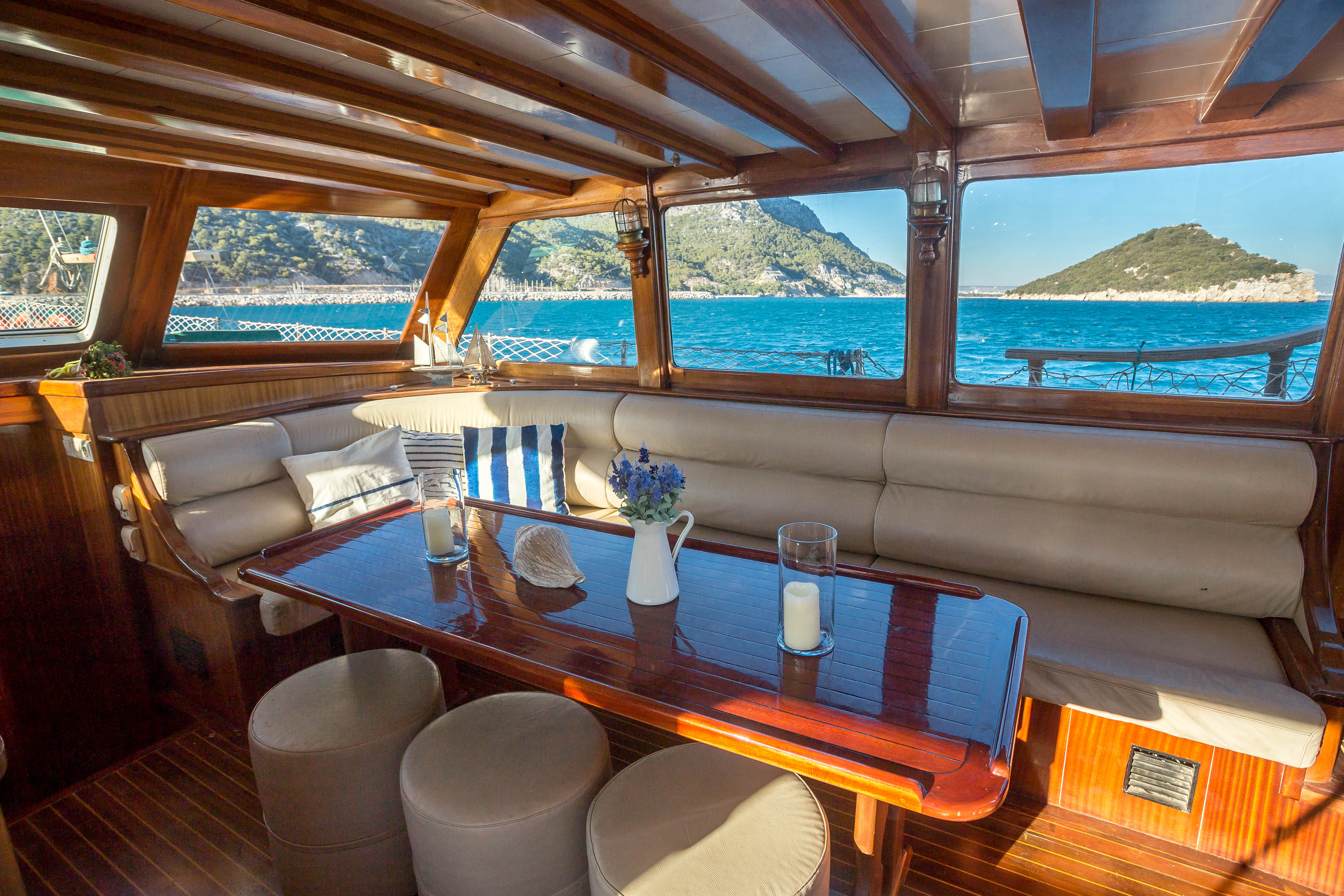 DM Yachting Adatepe 4 Lounge.jpg