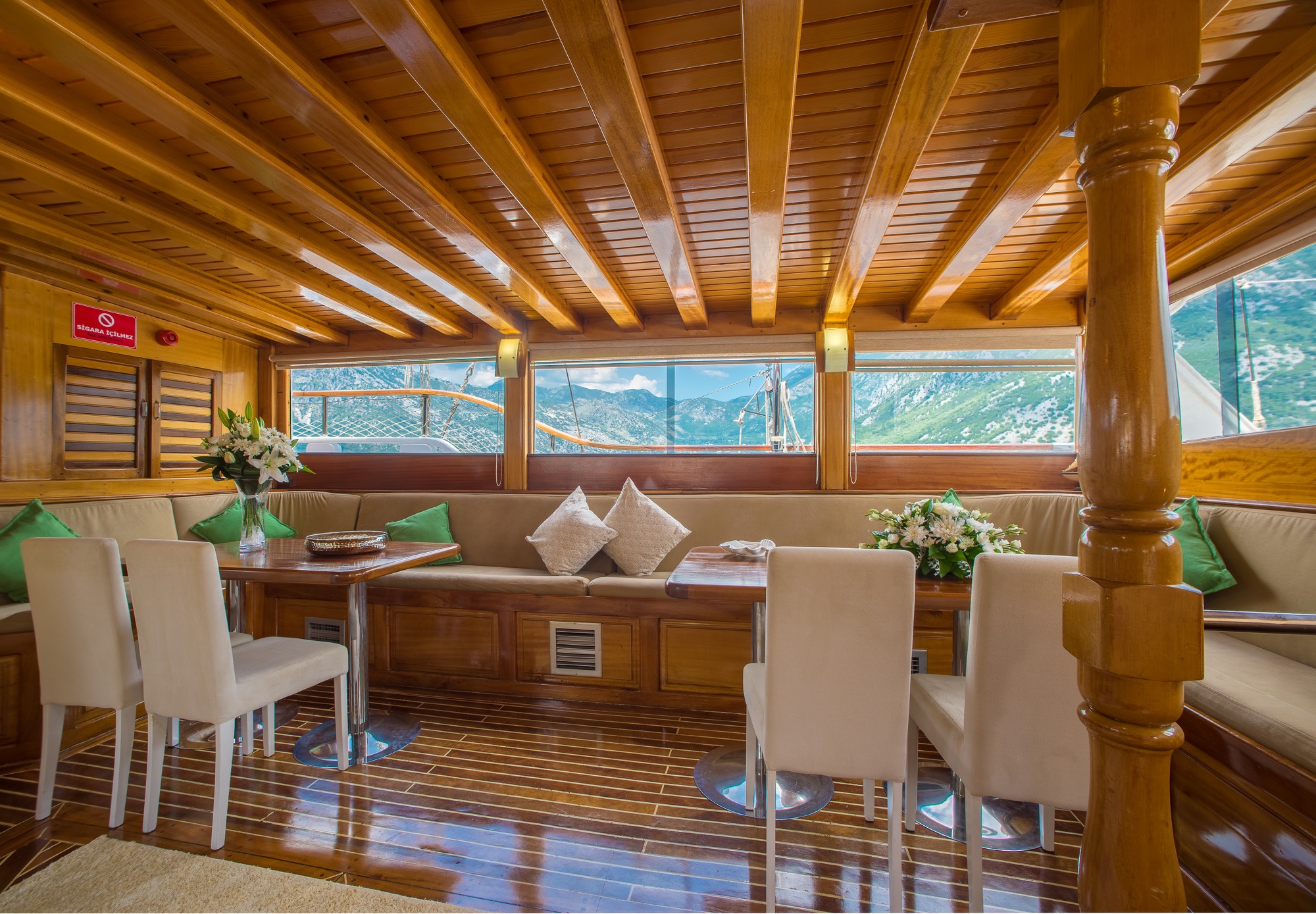 DM Yachting Sadri Usta Saloon1.jpg