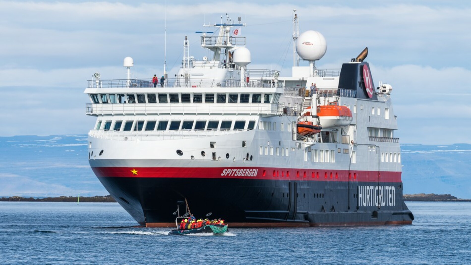 A photo of the MS Spitsbergen cruise ship