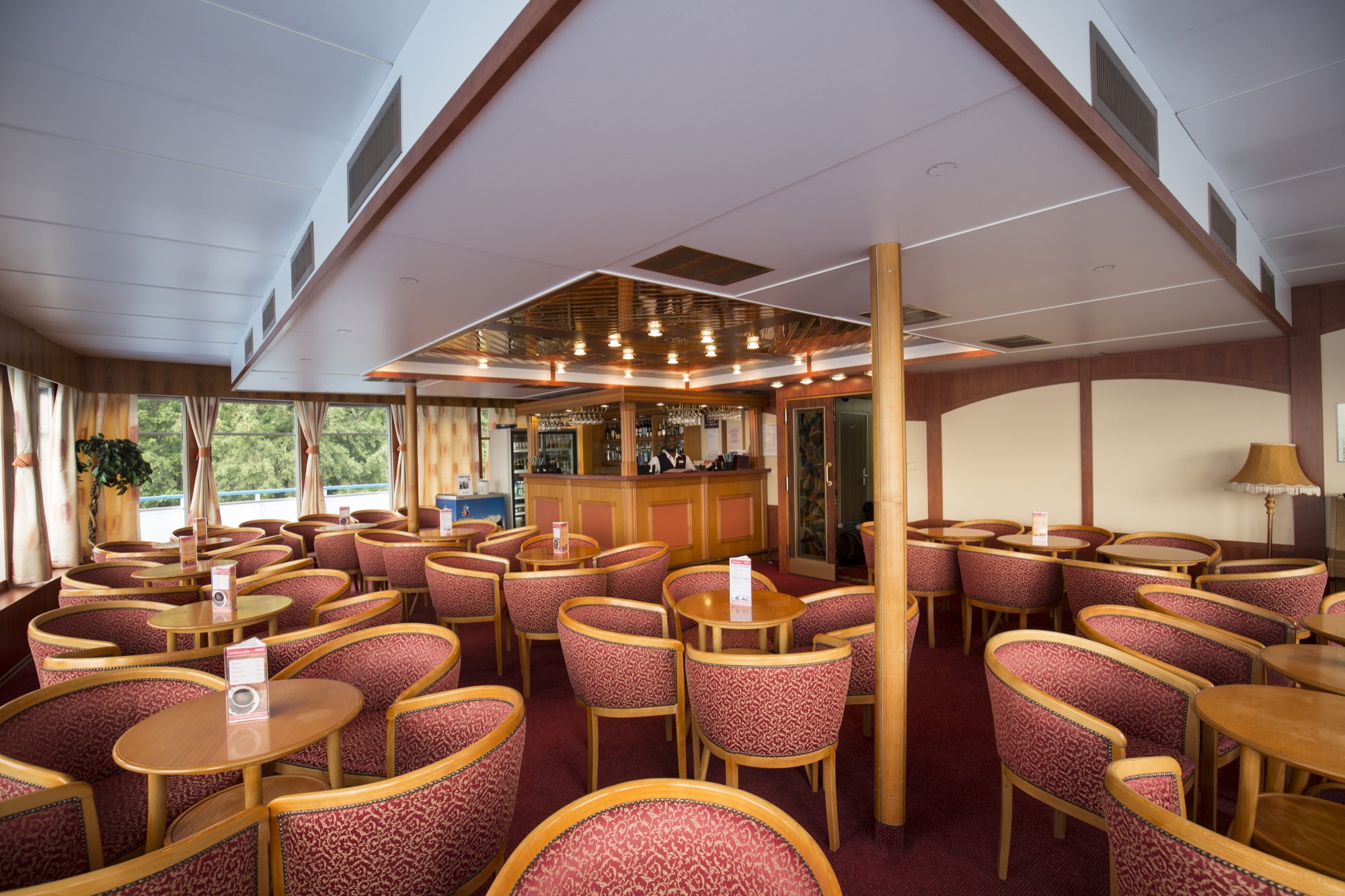 CroisiEurope MS Georgy Chicherin Bar Lounge 1.jpg
