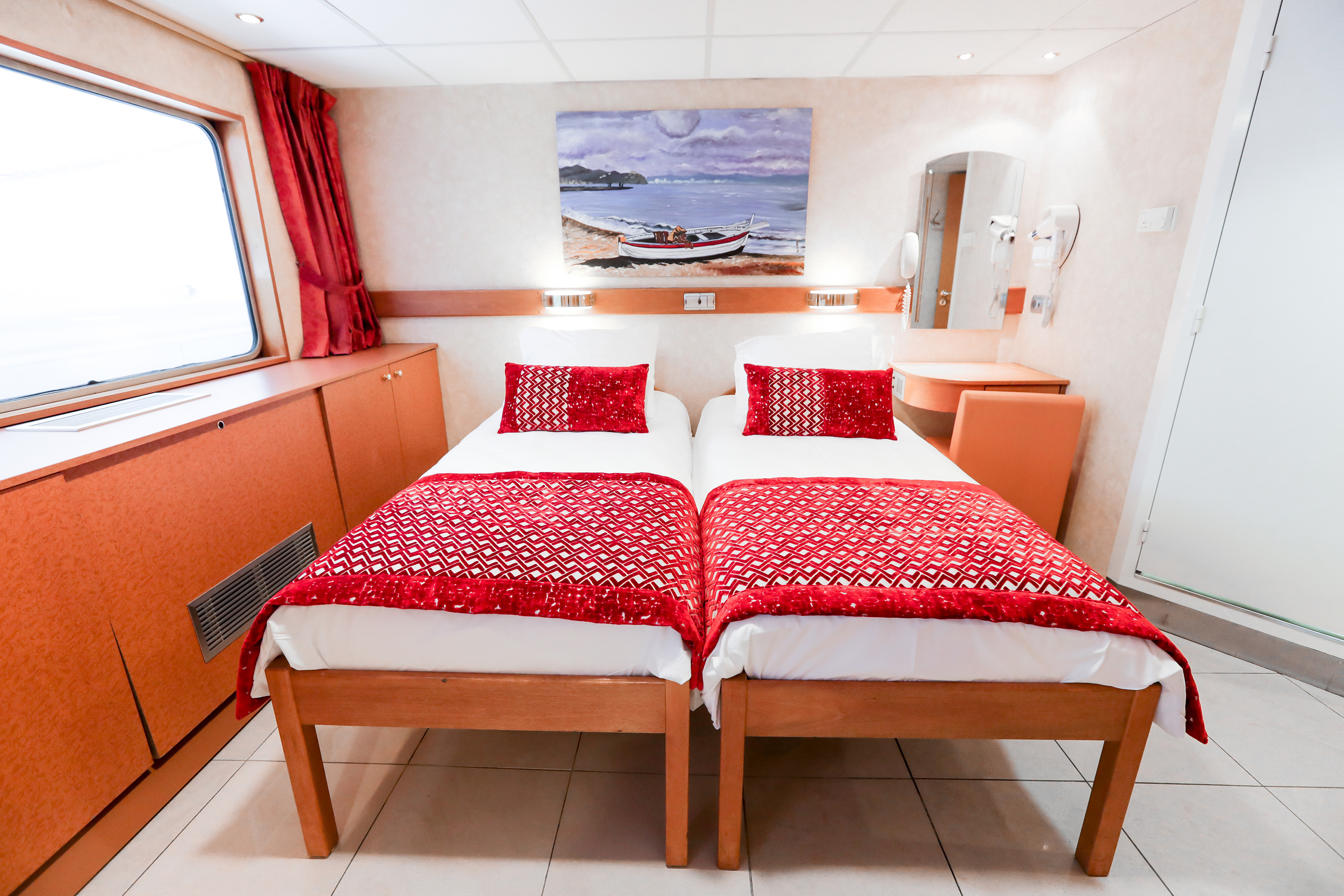 CroisiEurope MS Princesse d'Aquitaine Suite 2.jpg