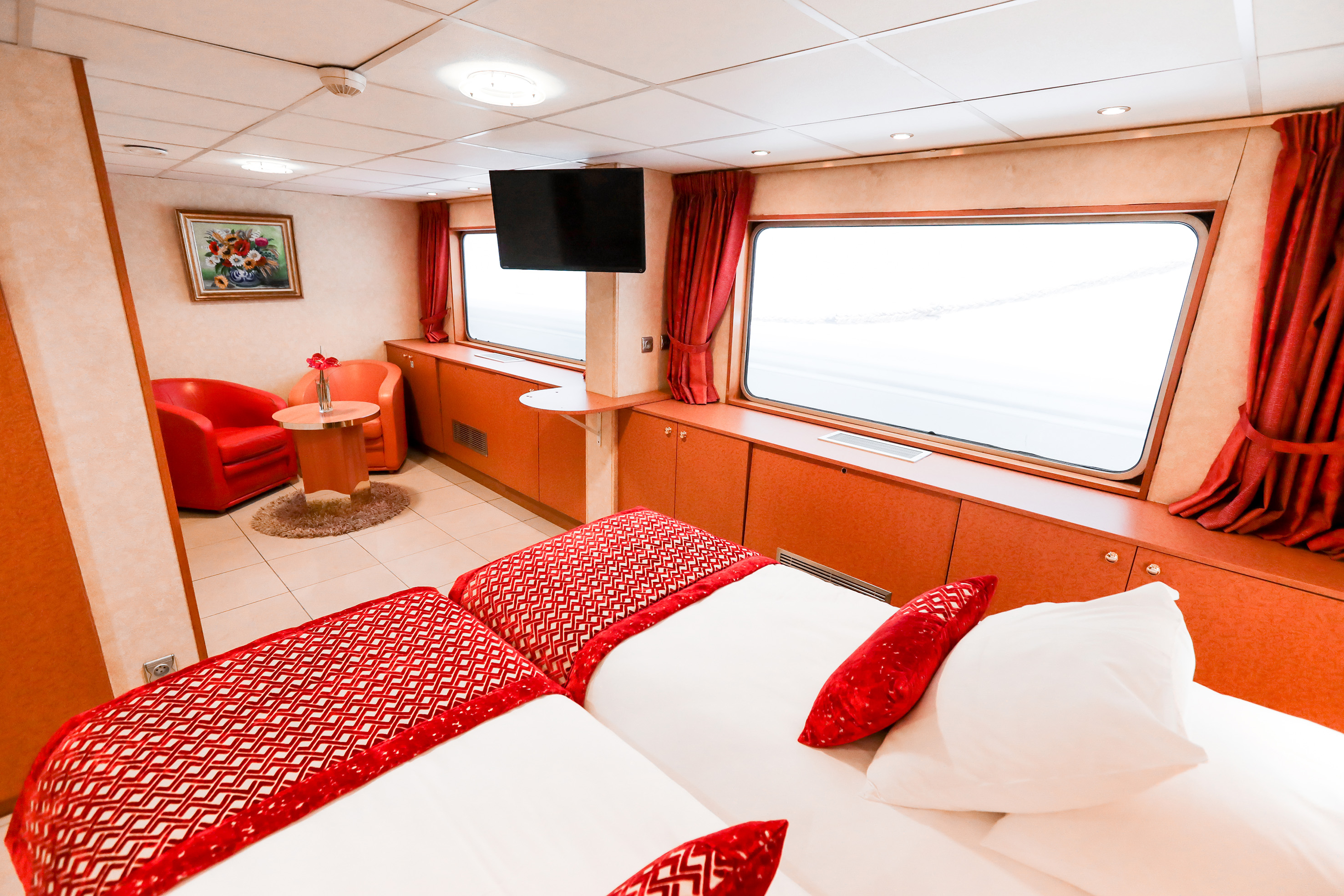 CroisiEurope MS Princesse d'Aquitaine Suite 1.jpg