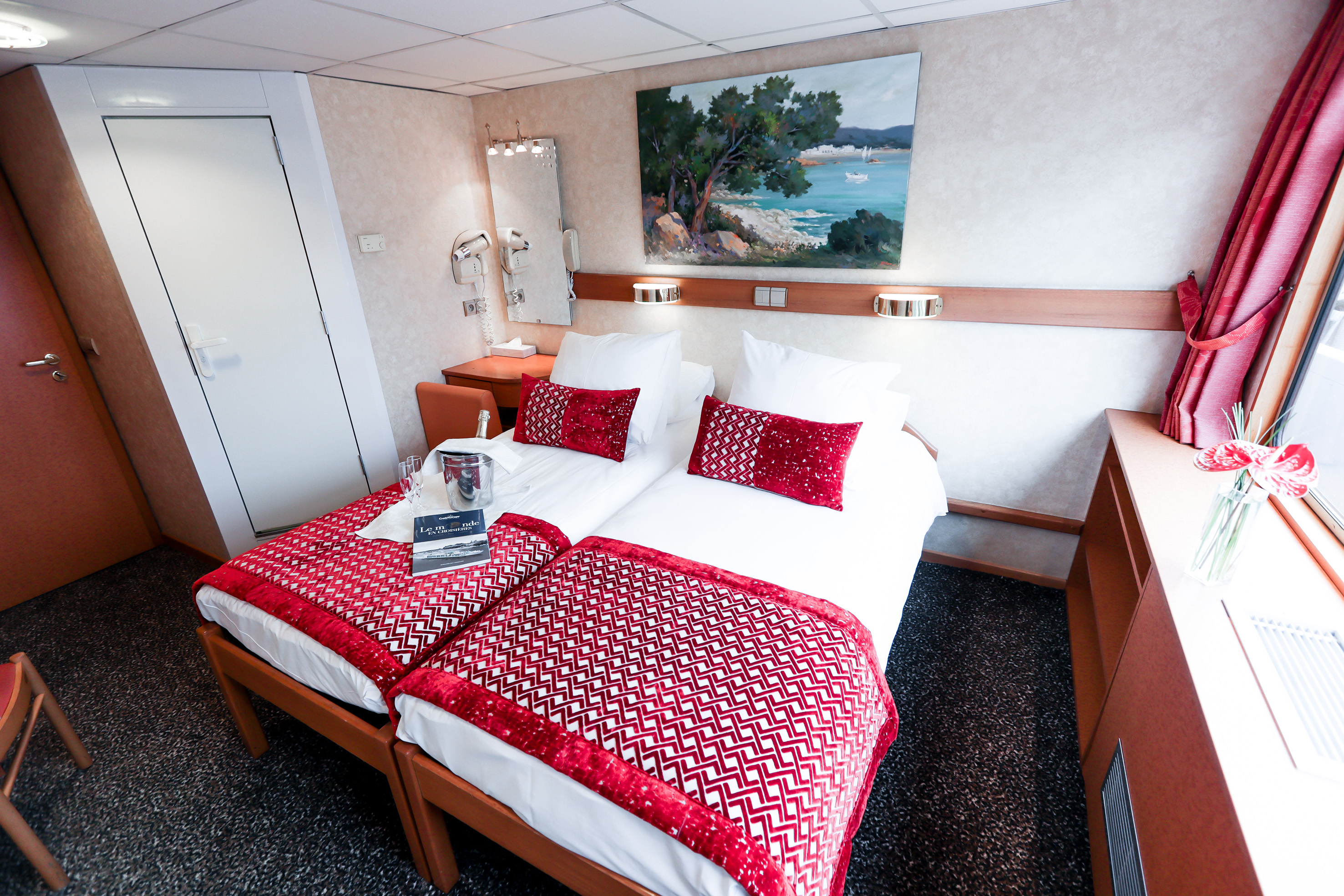 CroisiEurope MS Princesse d'Aquitaine Cabin 8.jpg