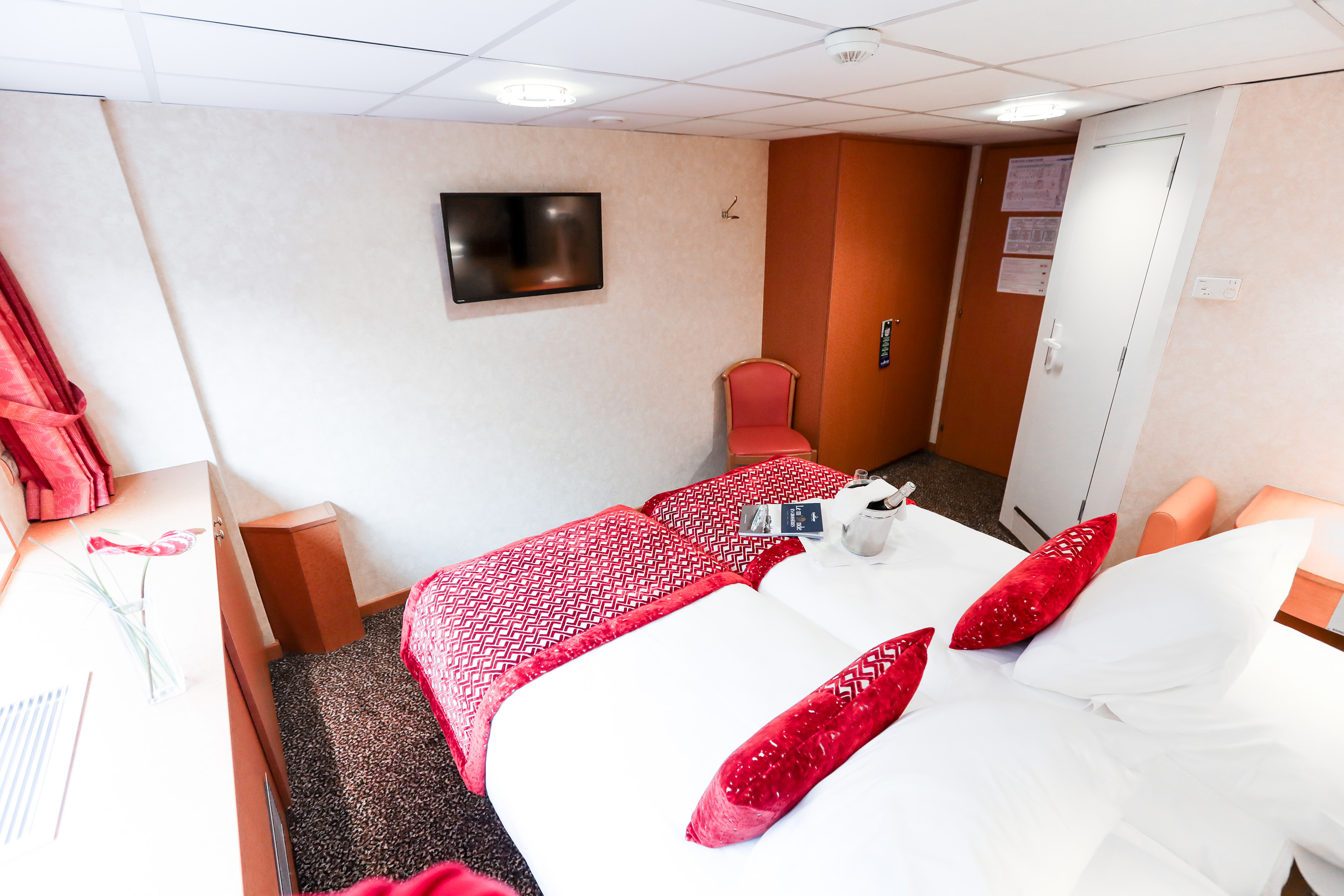 CroisiEurope MS Princesse d'Aquitaine Cabin 4.jpg