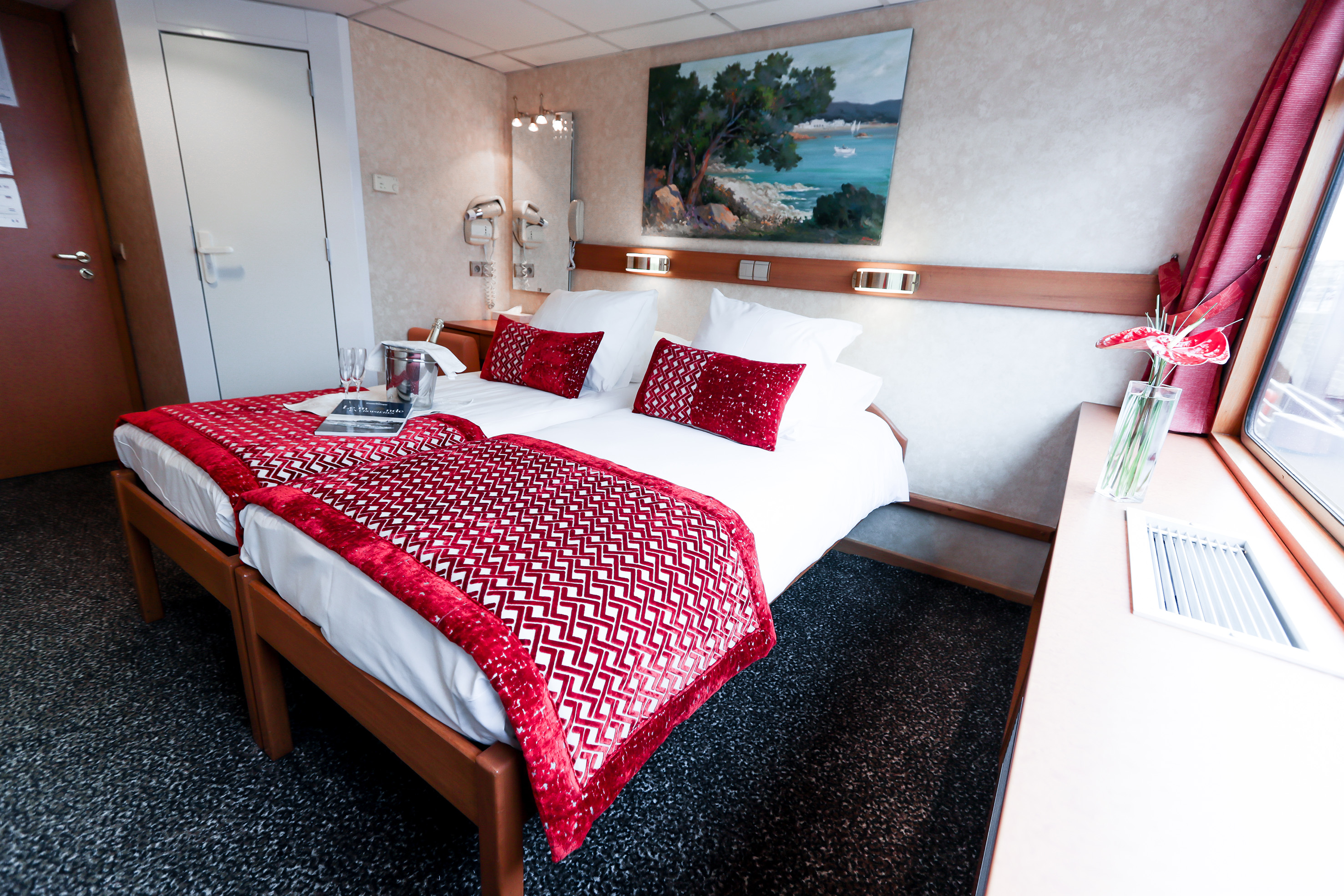 CroisiEurope MS Princesse d'Aquitaine Cabin 2.jpg