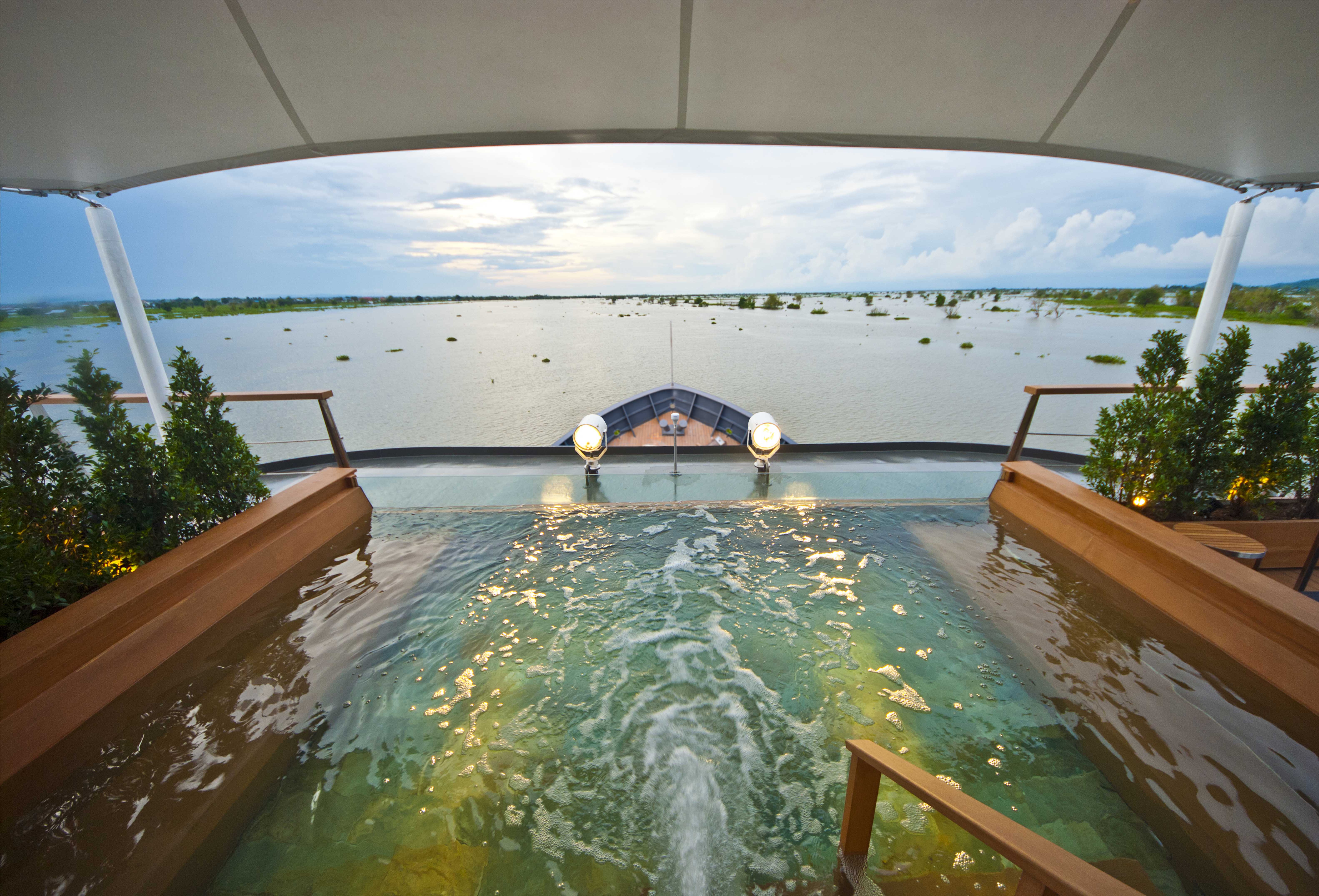 Aqua Mekong Outdoor Top Deck Plunge Pool - Low Resolution.jpg
