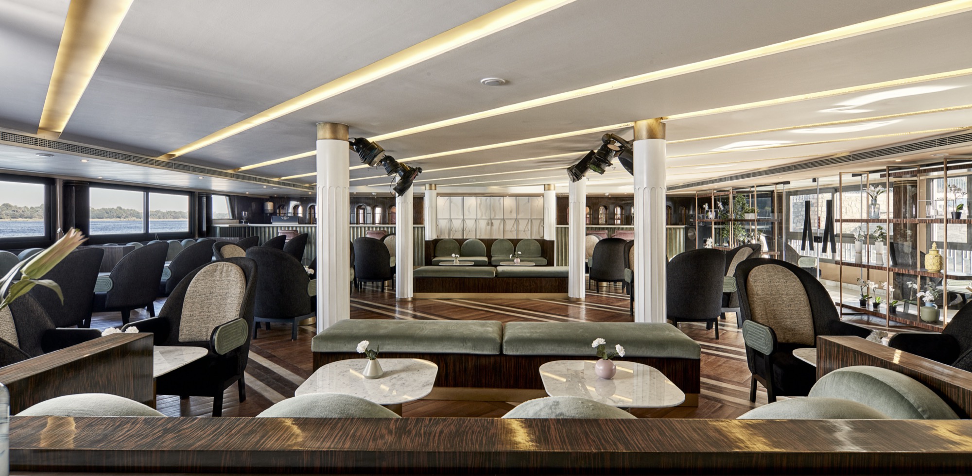 Discover Egypt MS Tulip lounge bar _2_.jpg