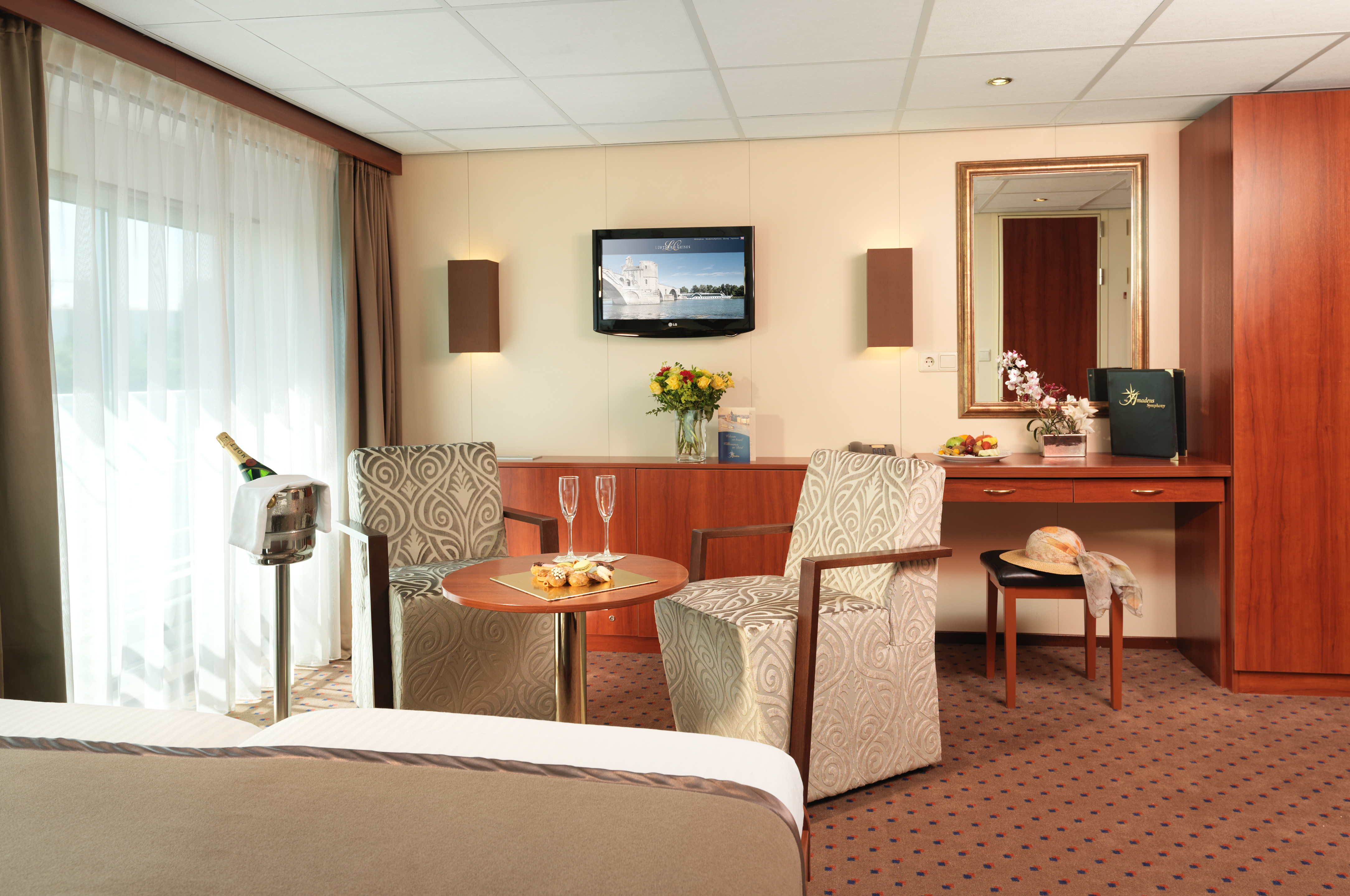 Amadeus River Cruises - Amadeus Royal - Suite.jpg