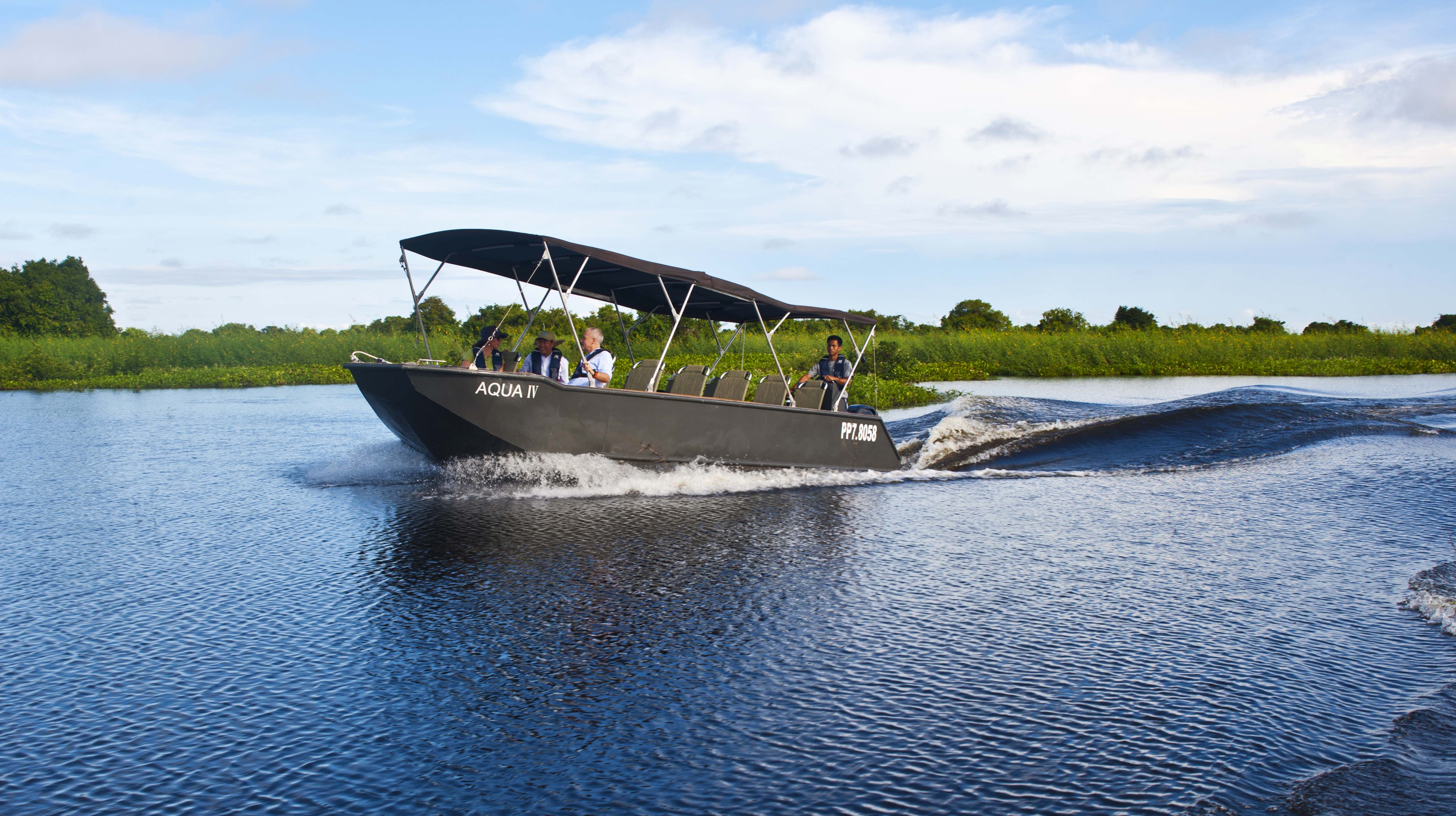 Aqua Mekong - Aqua IV speedboat 1.jpg
