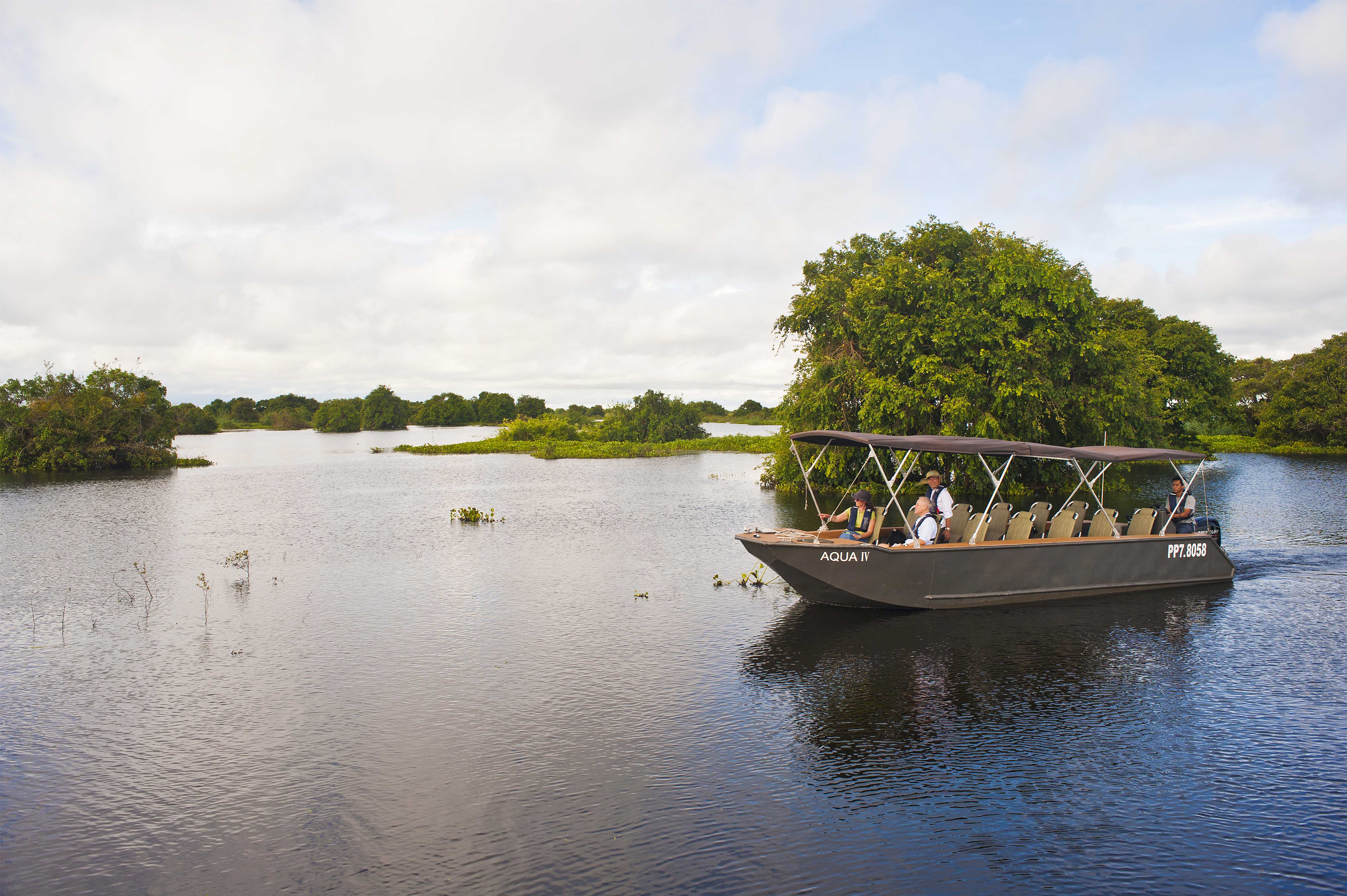 Aqua Mekong - Aqua IV speedboat 2.jpg