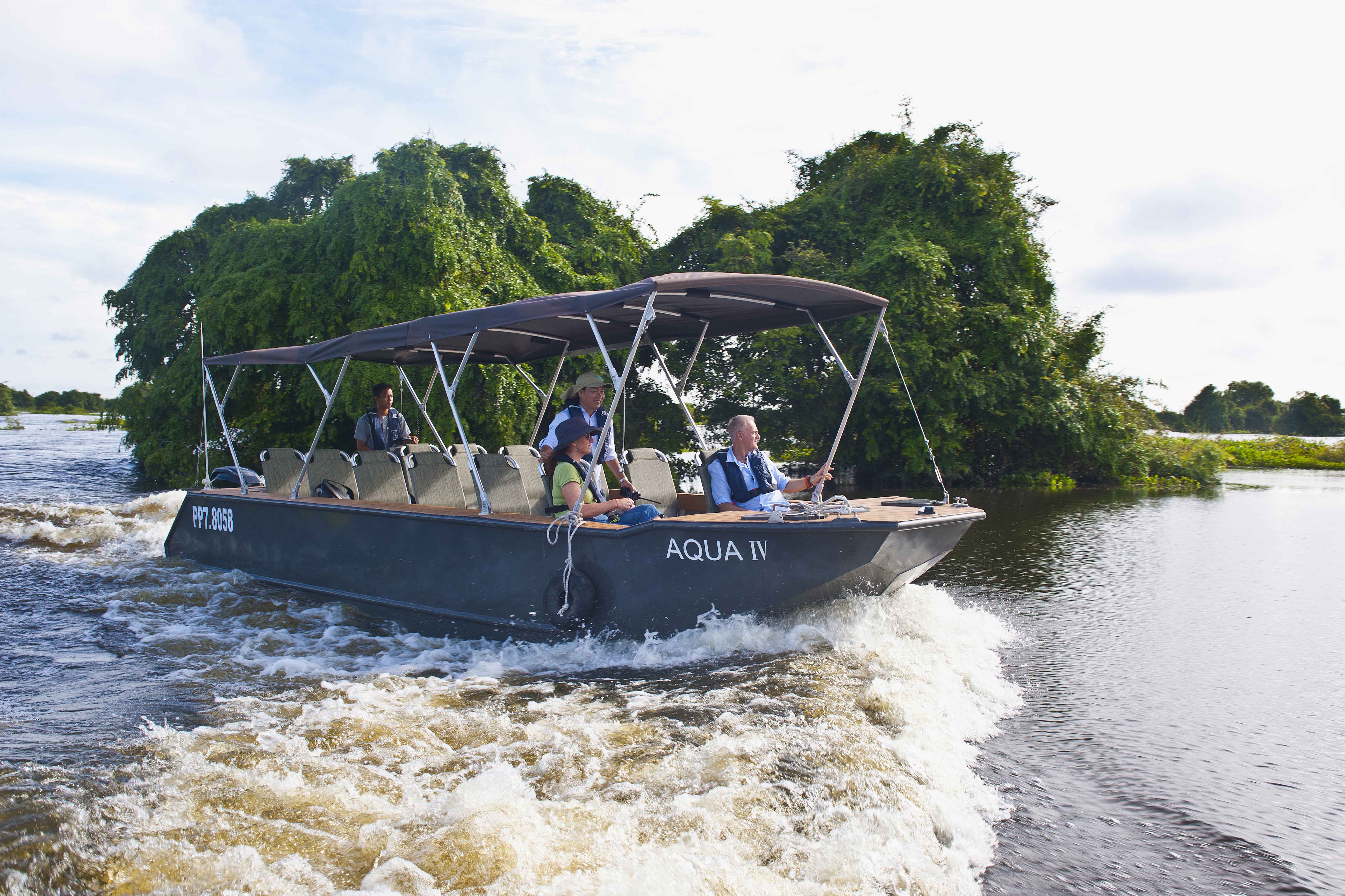 Aqua Mekong - Aqua IV speedboat.jpg