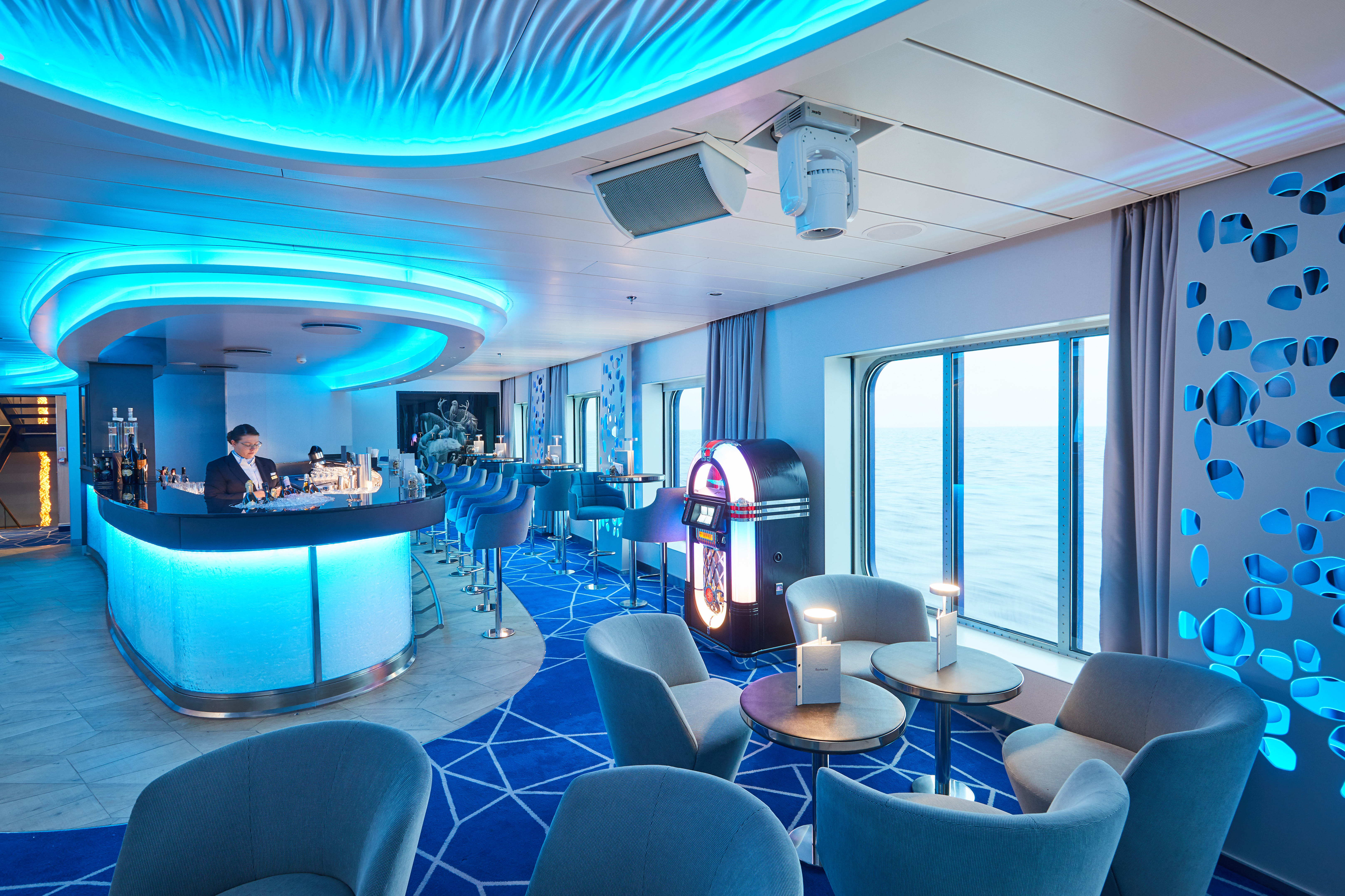 Hapag Lloyd Cruises Hanseatic Nature Hanseatrium 4.jpg