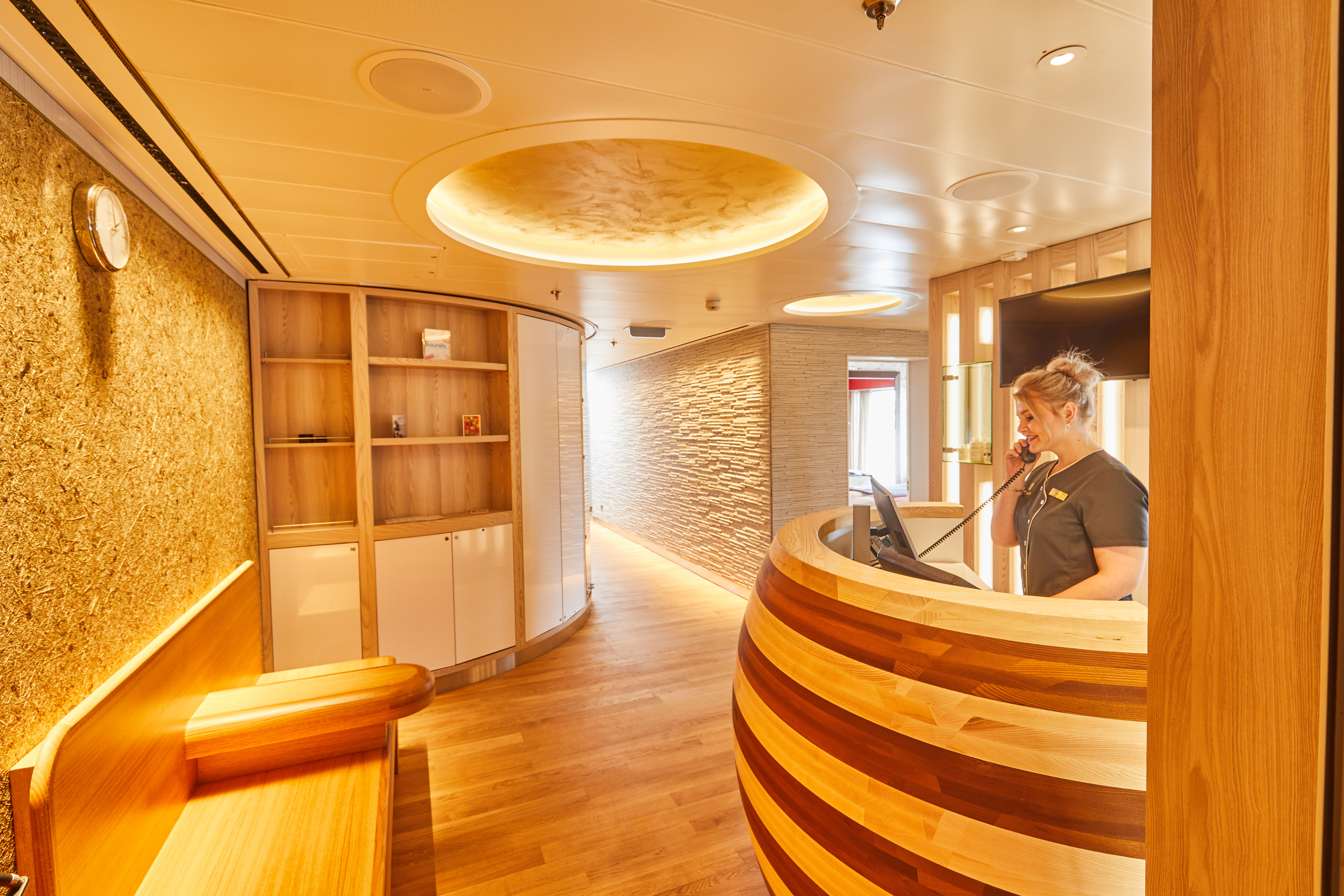 Hapag Lloyd Cruises Hanseatic Nature Spa 5.jpg