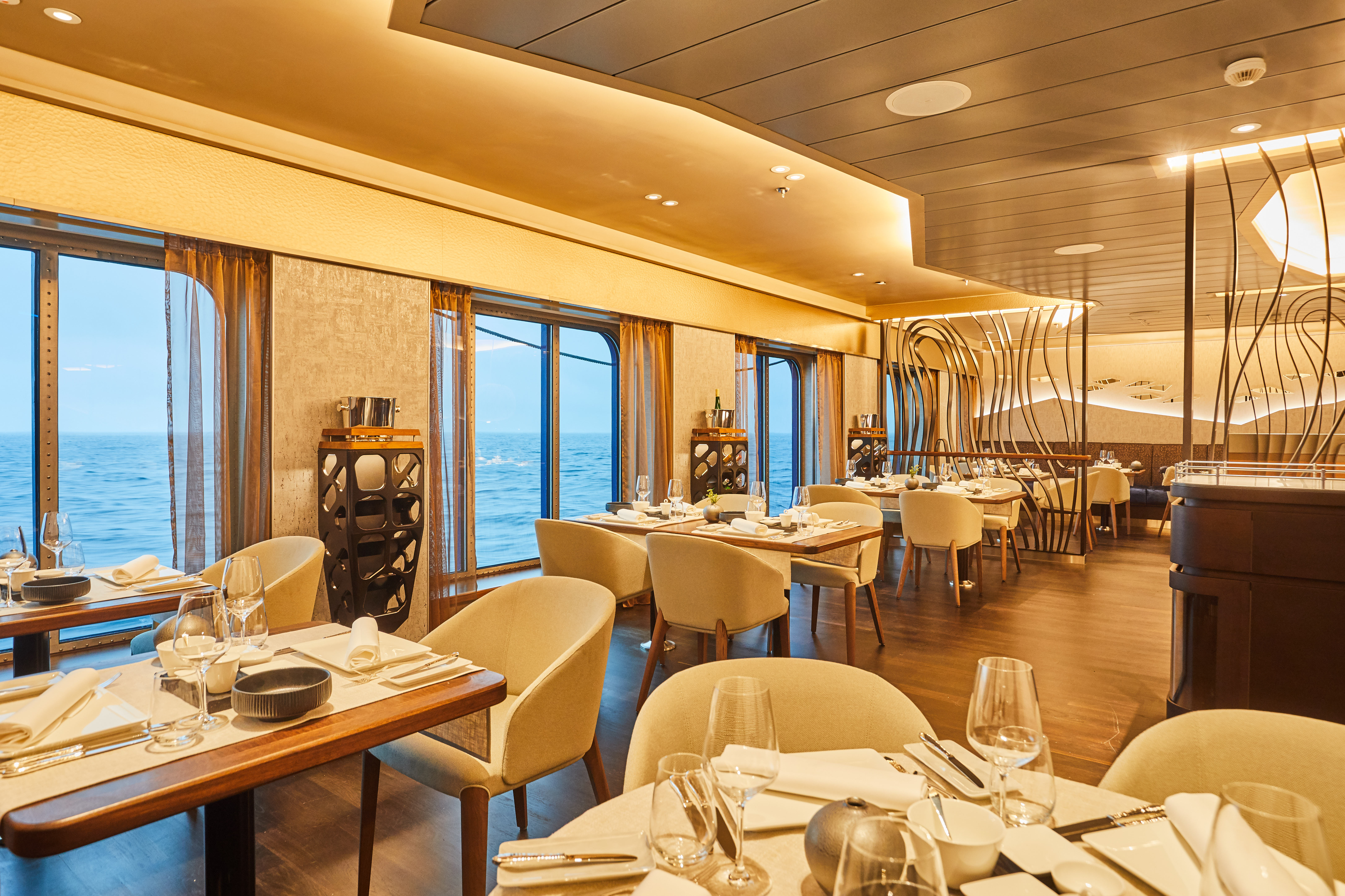 Hapag Lloyd Cruises Hanseatic Nature Hamptons 2.jpg