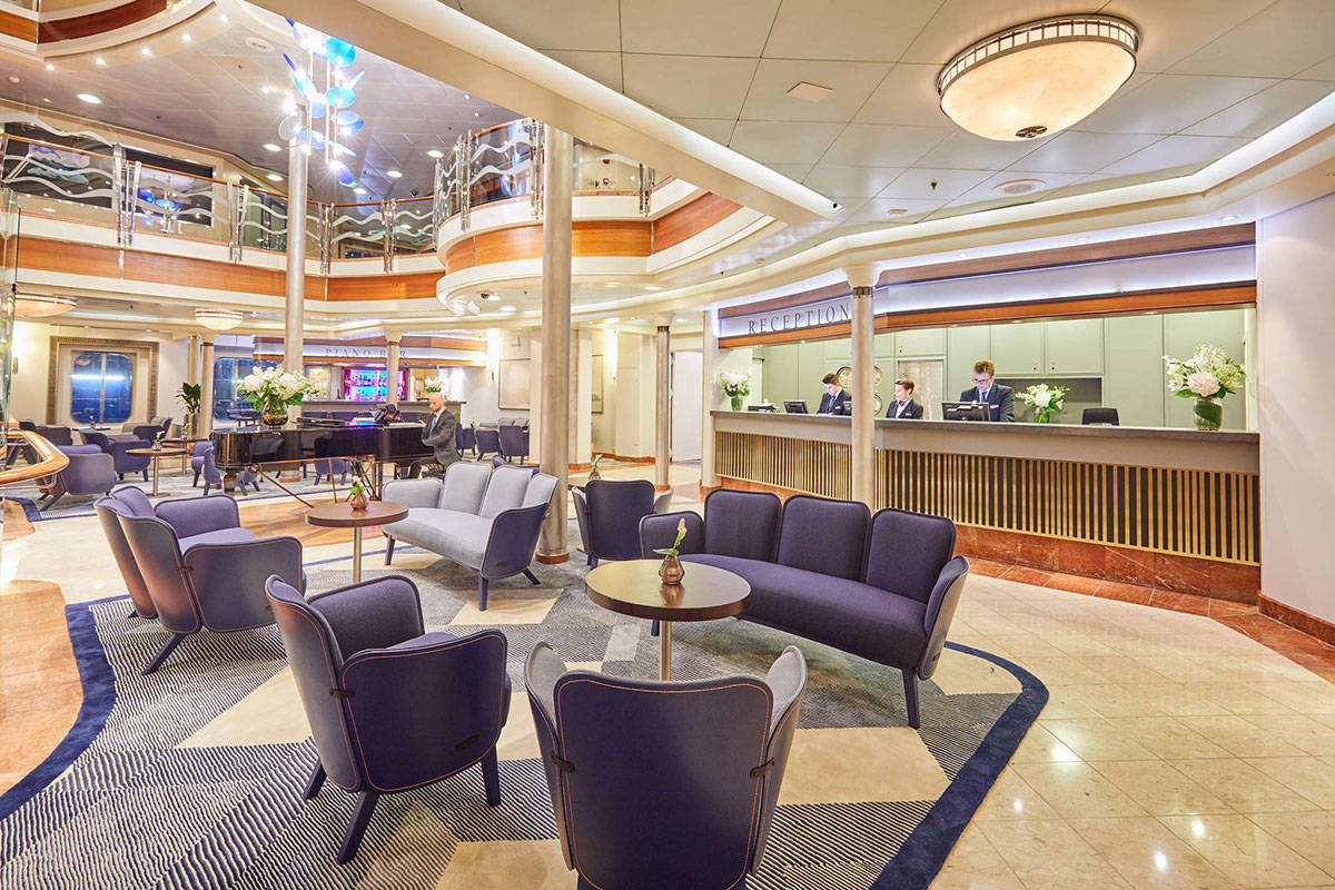 Hapag Lloyd Cruises MS Europa Piano Bar 4.jpg