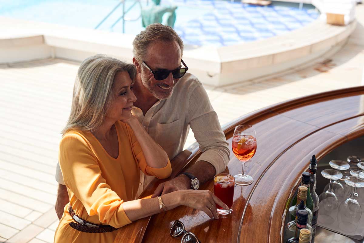 Hapag Lloyd Cruises MS Europa Pool Bar.jpg