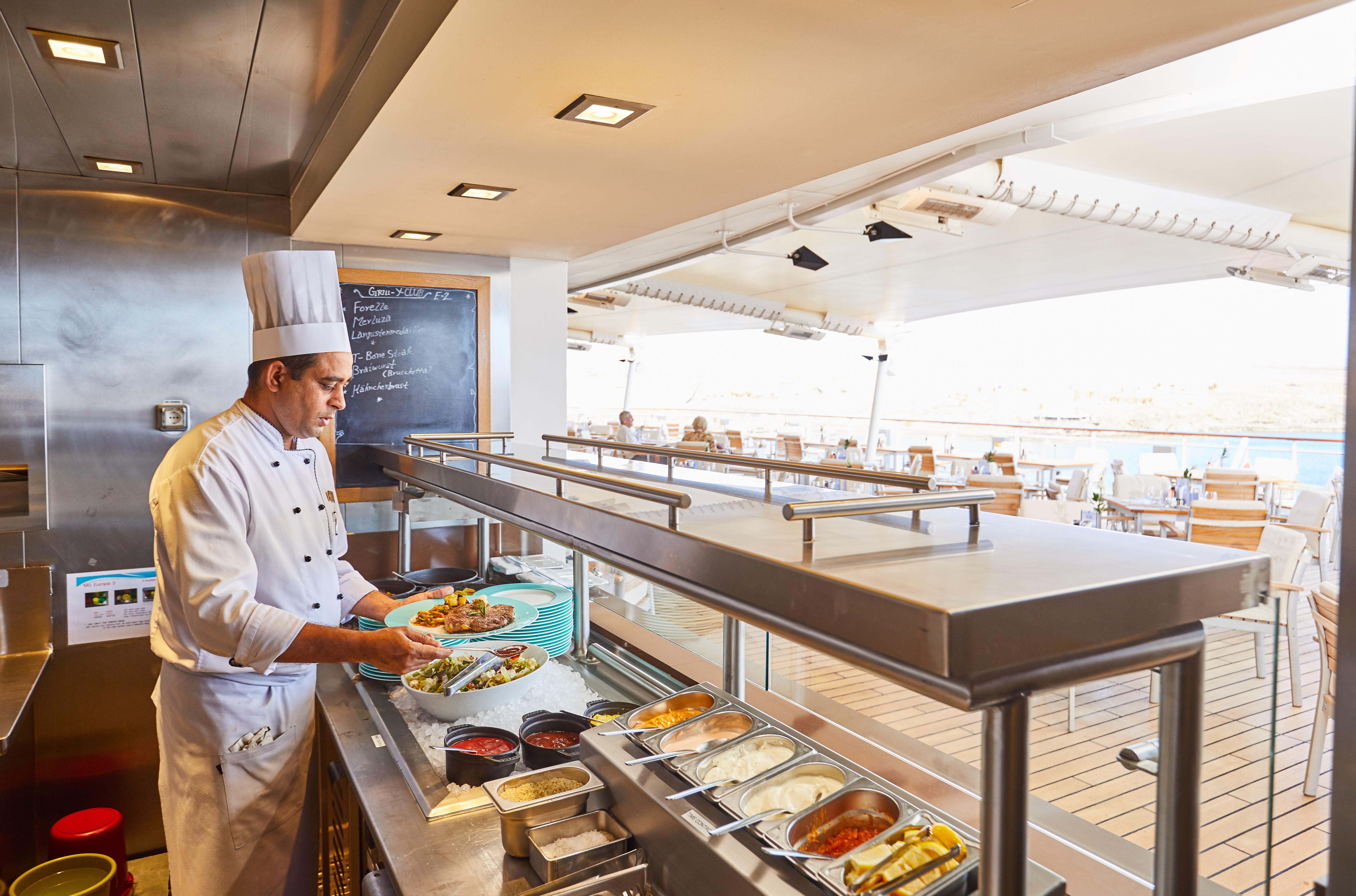 Hapag Lloyd Cruises MS Europa 2 Yacht Club Grill.jpg