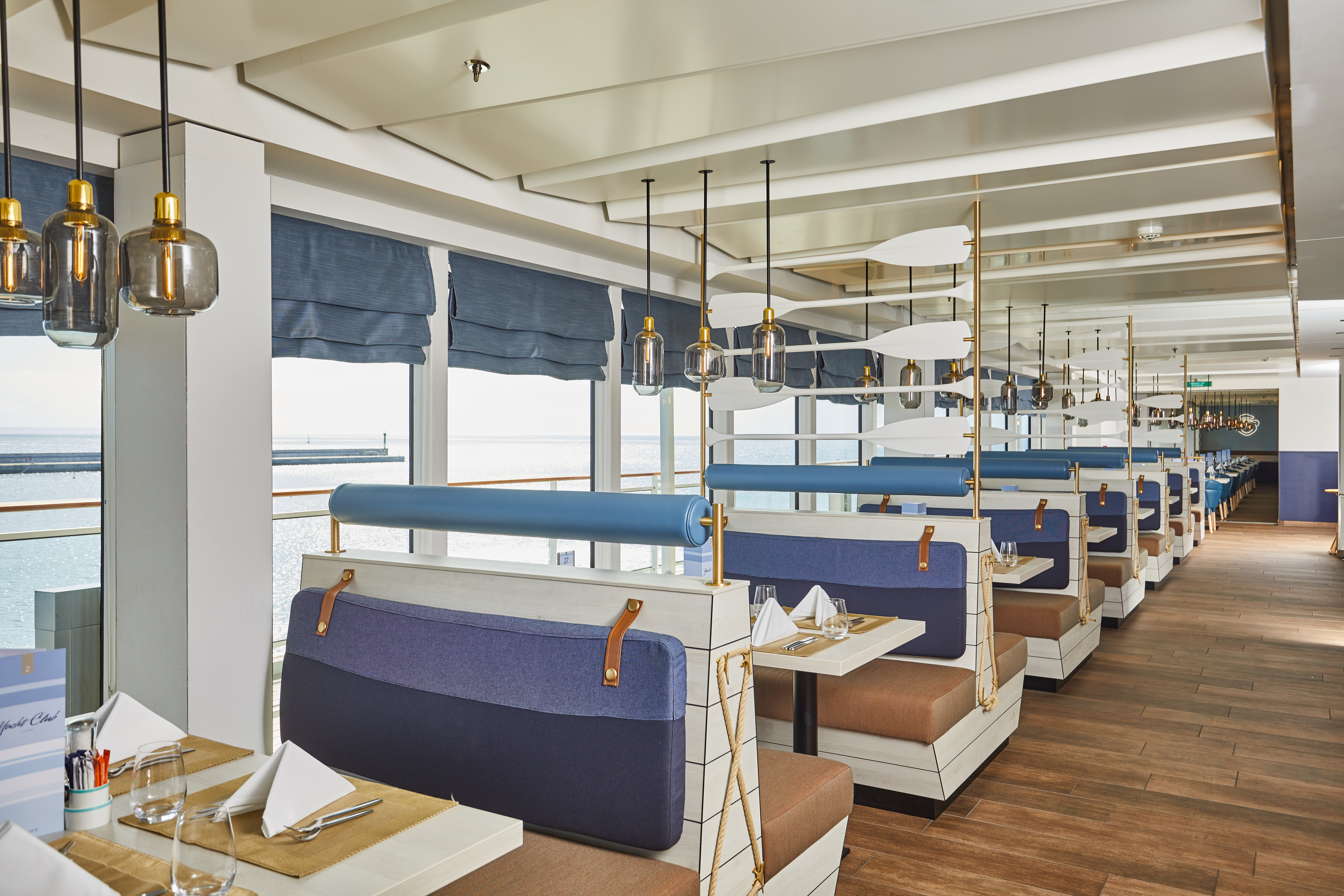 Hapag Lloyd Cruises MS Europa 2 Yacht Club Restaurant 5.jpg