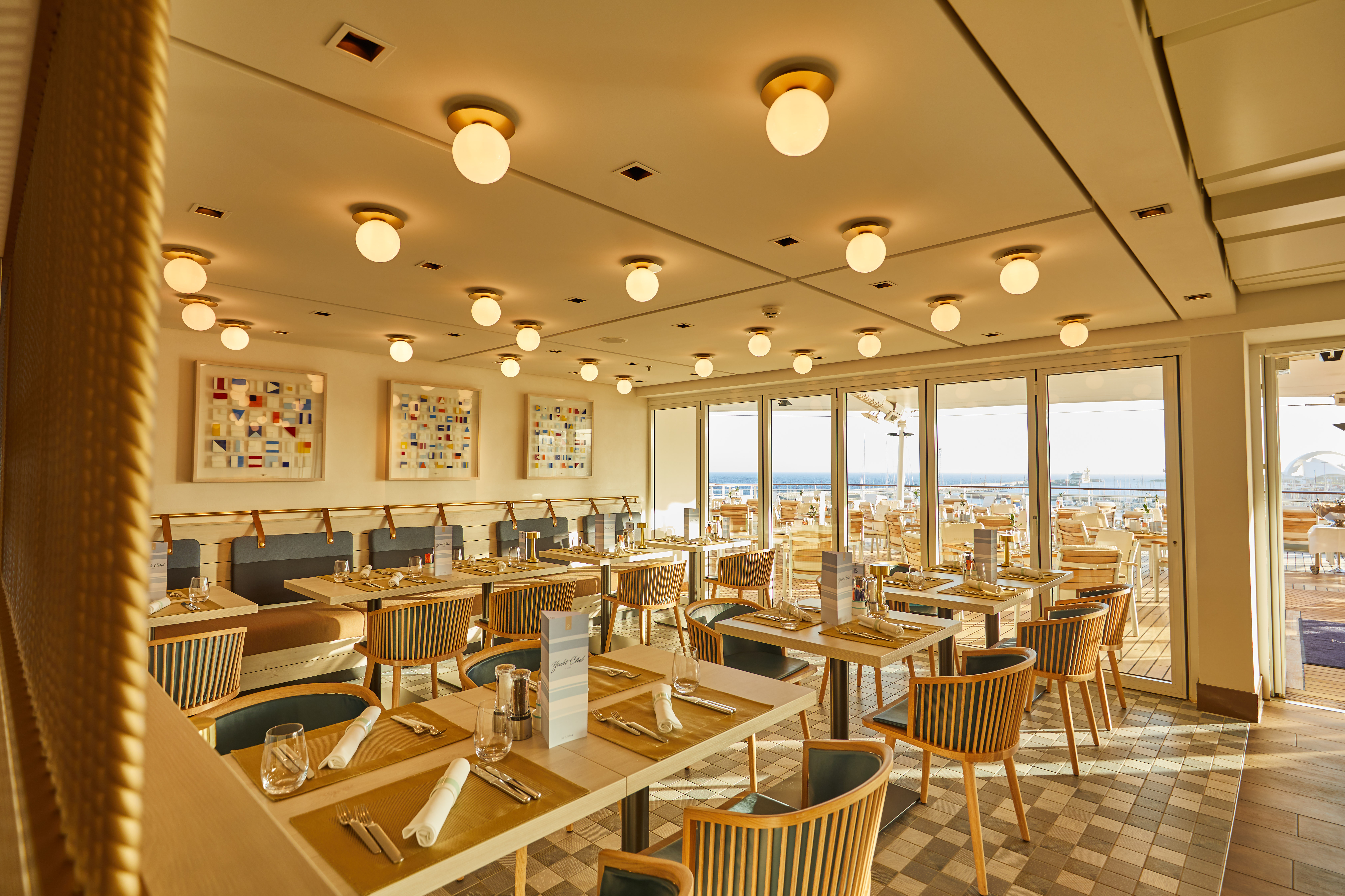Hapag Lloyd Cruises MS Europa 2 Yacht Club Restaurant.jpg