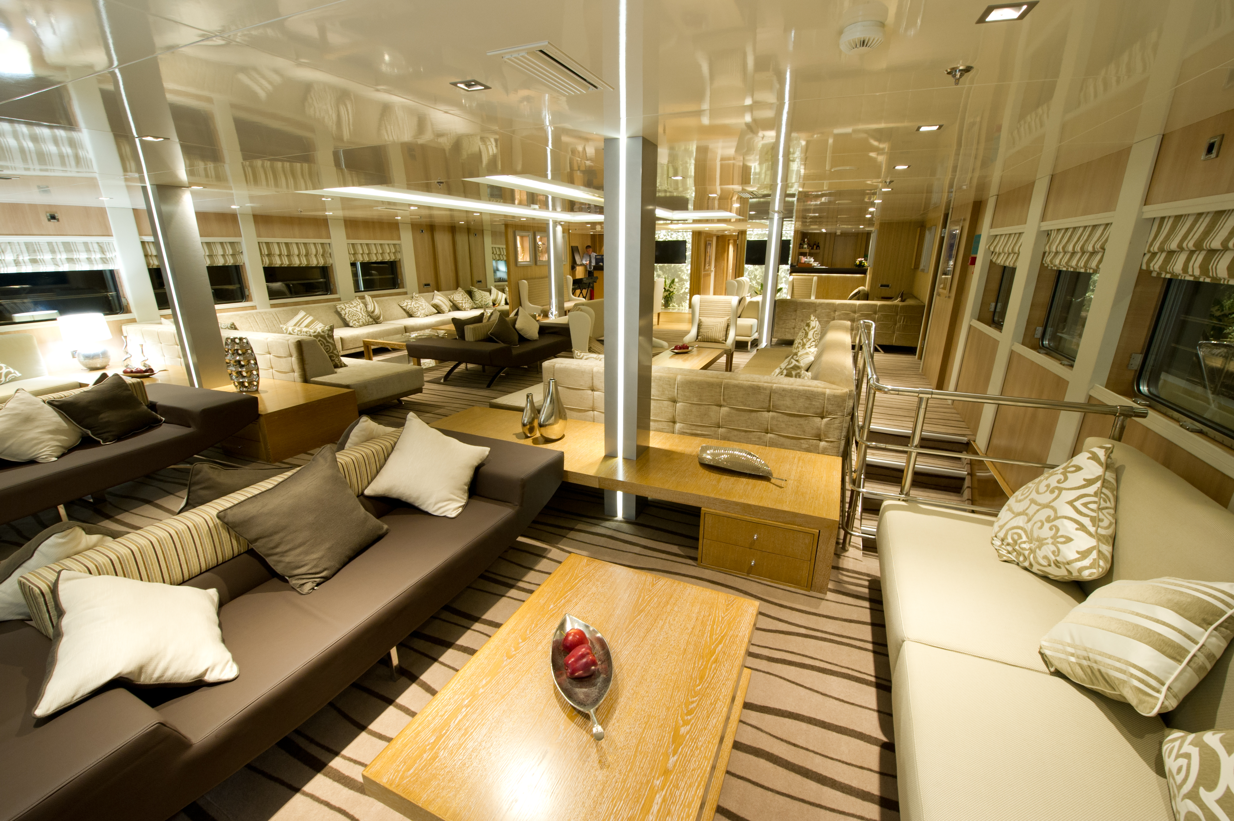 Variety Cruises Variety Voyager Main Lounge 4.jpg