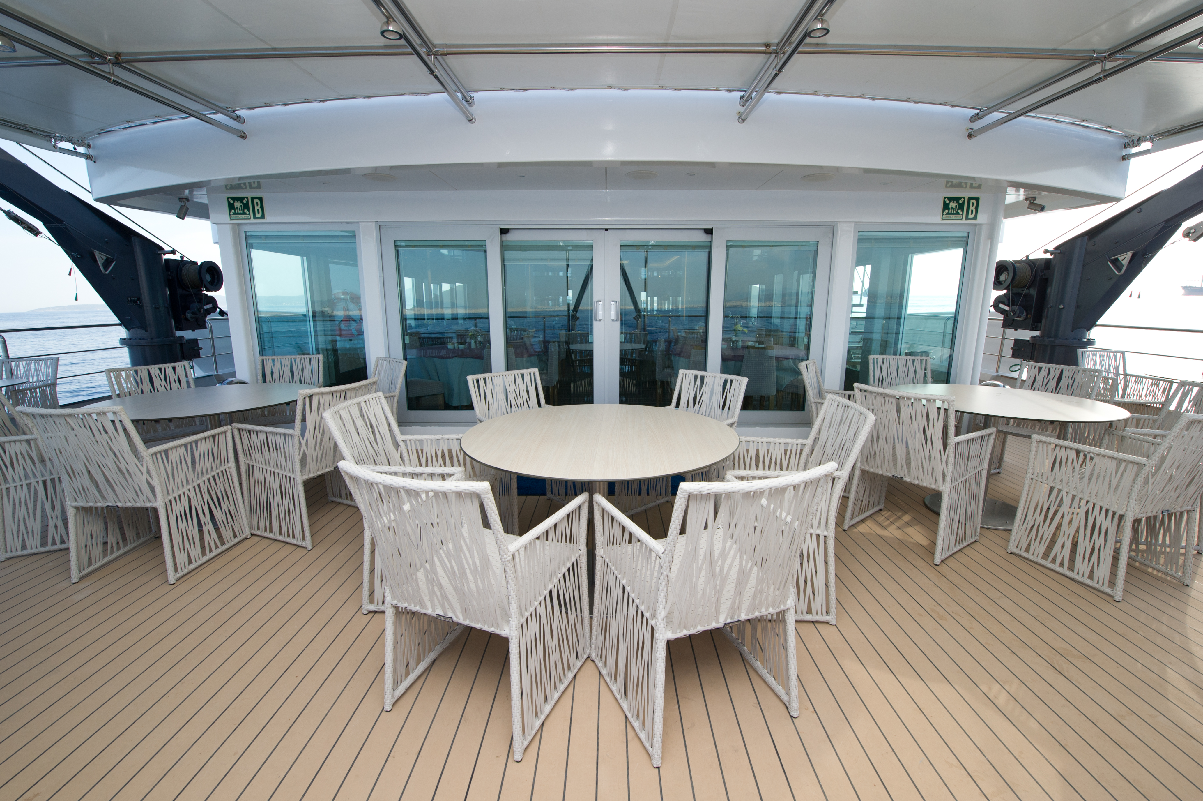 Variety Cruises Variety Voyager Outdoor Dining.jpg