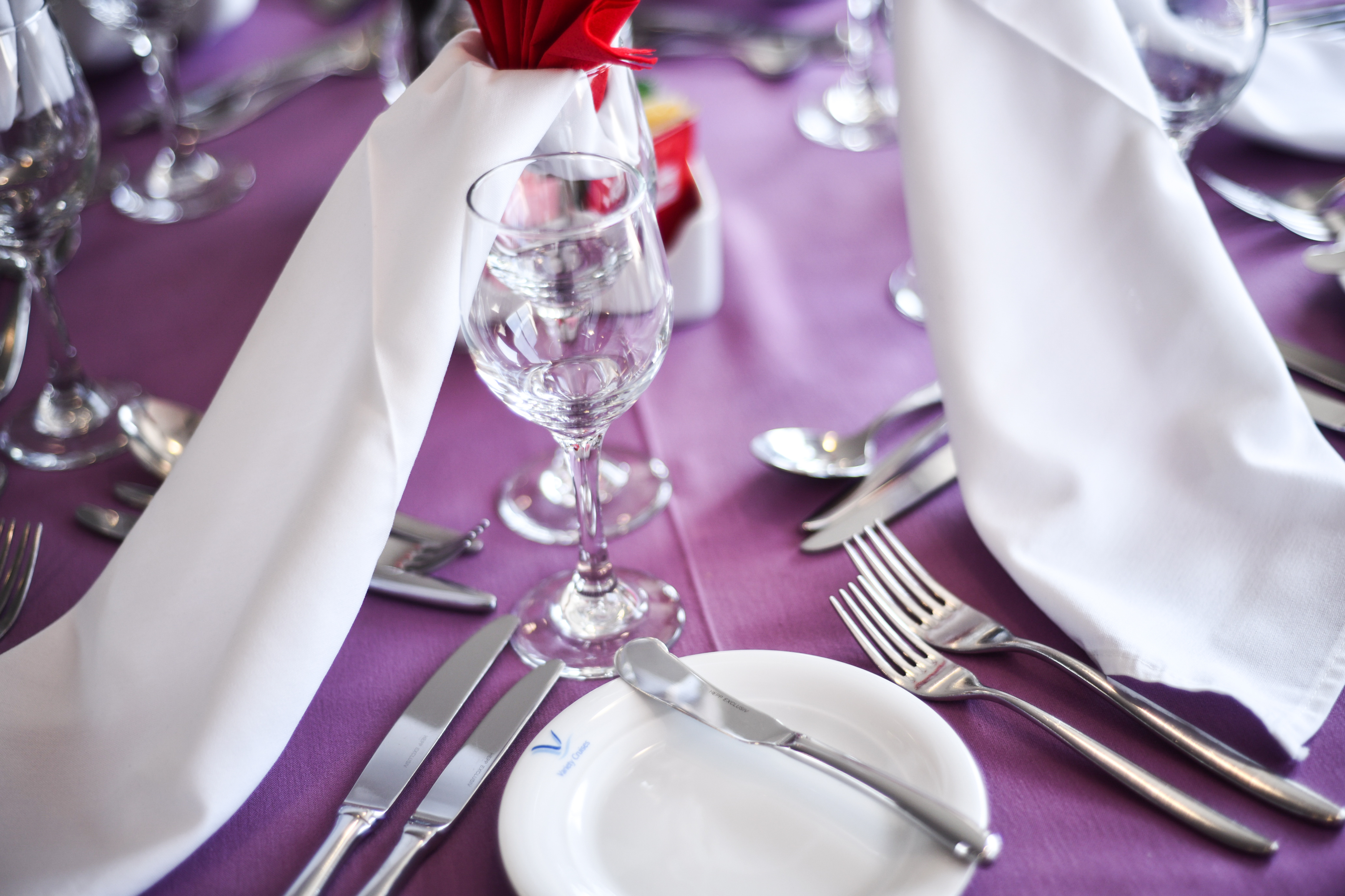 Variety Cruises Harmony V Dining 2.jpg