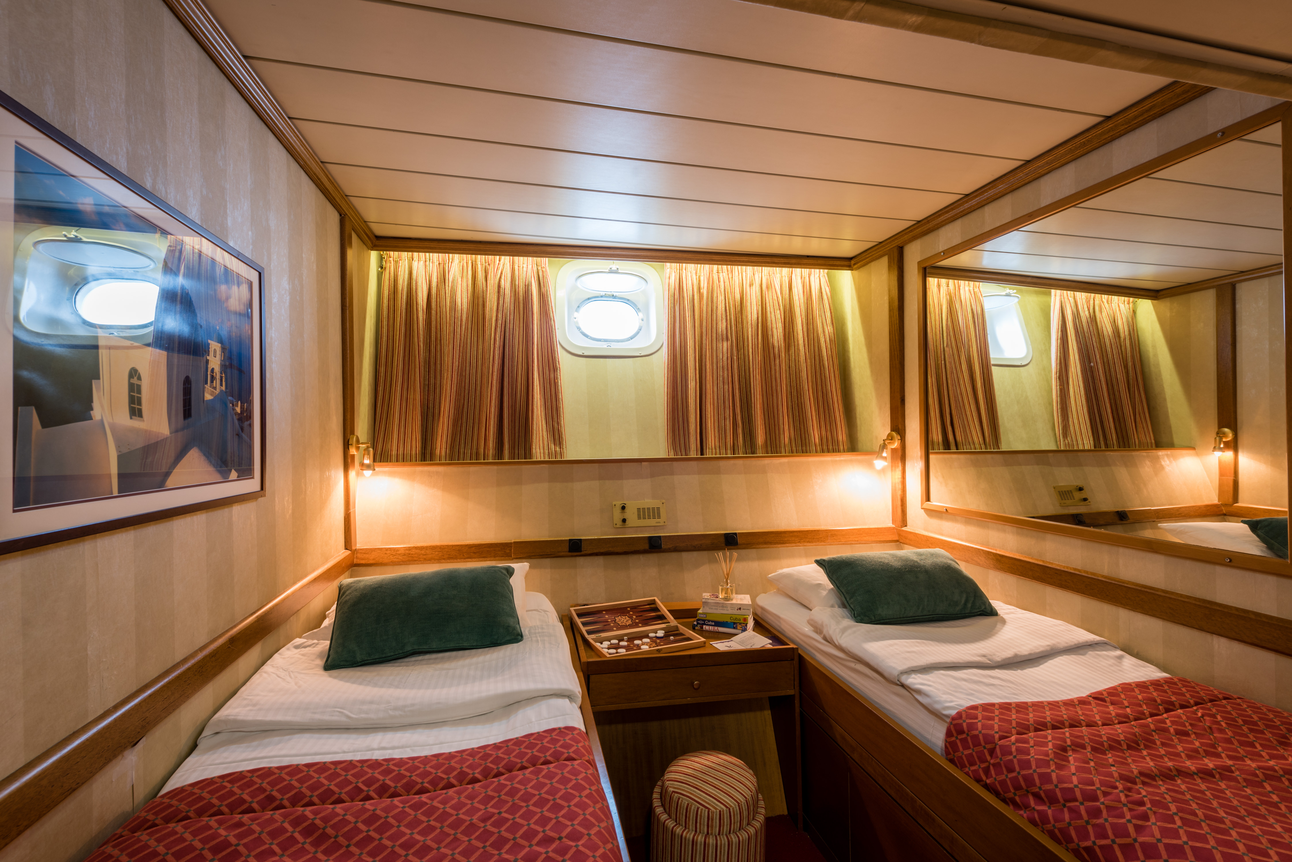 Variety Cruises Panorama Cat C-Twin _4_.jpg