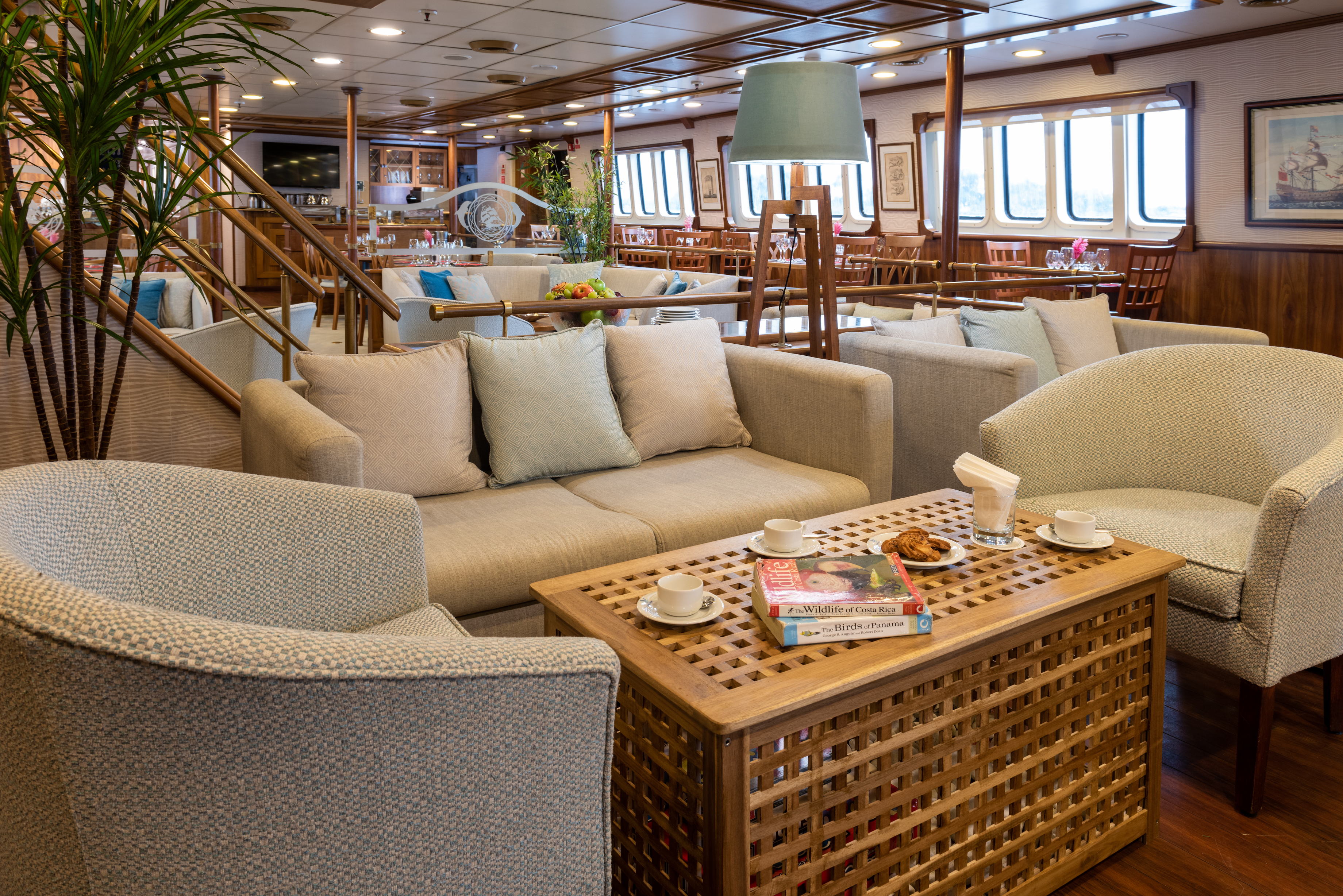 Variety Cruises Panorama Lounge 1.jpg