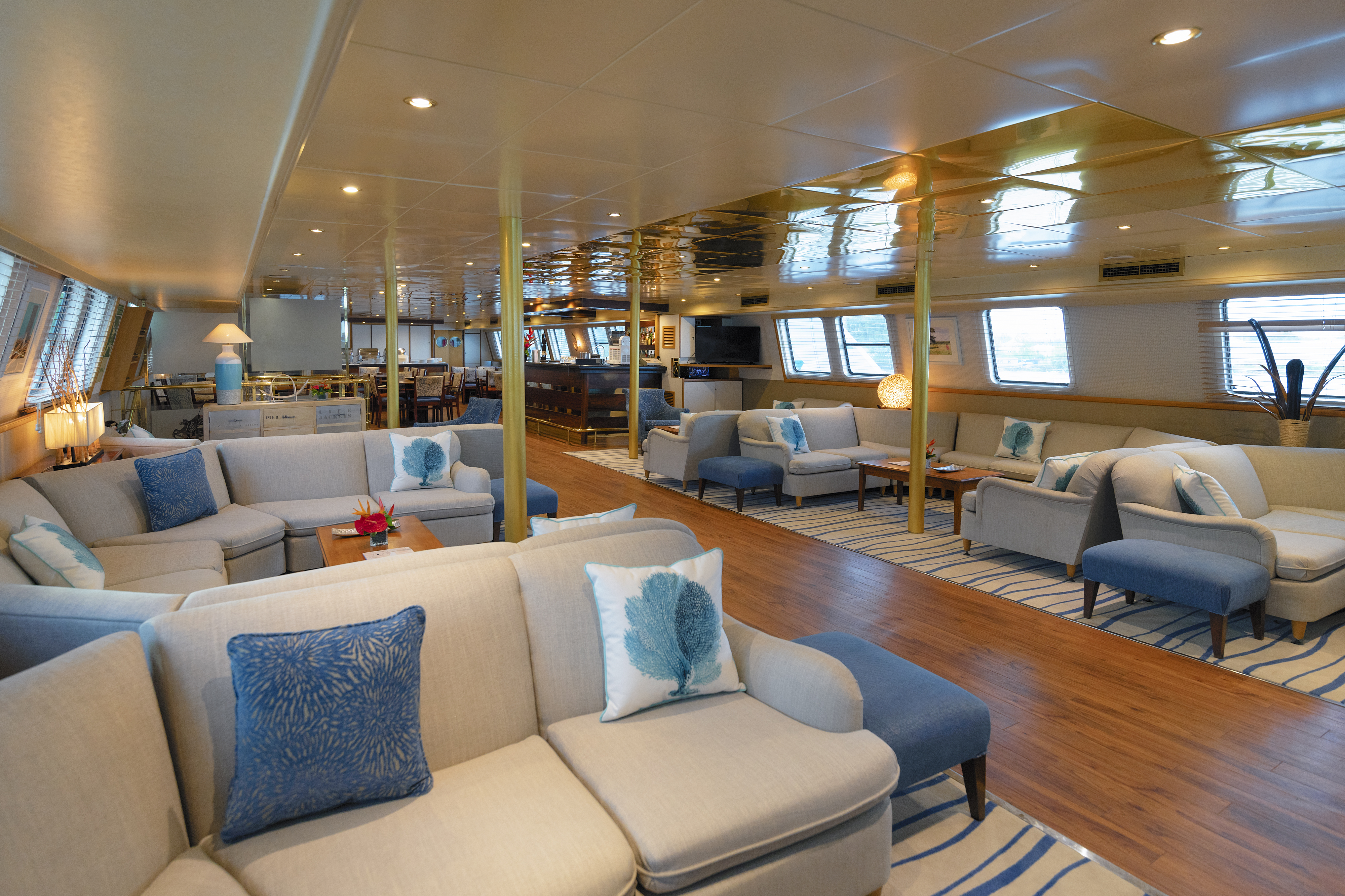 Variety Cruises Pegasos Indoor Lounge 7.jpg