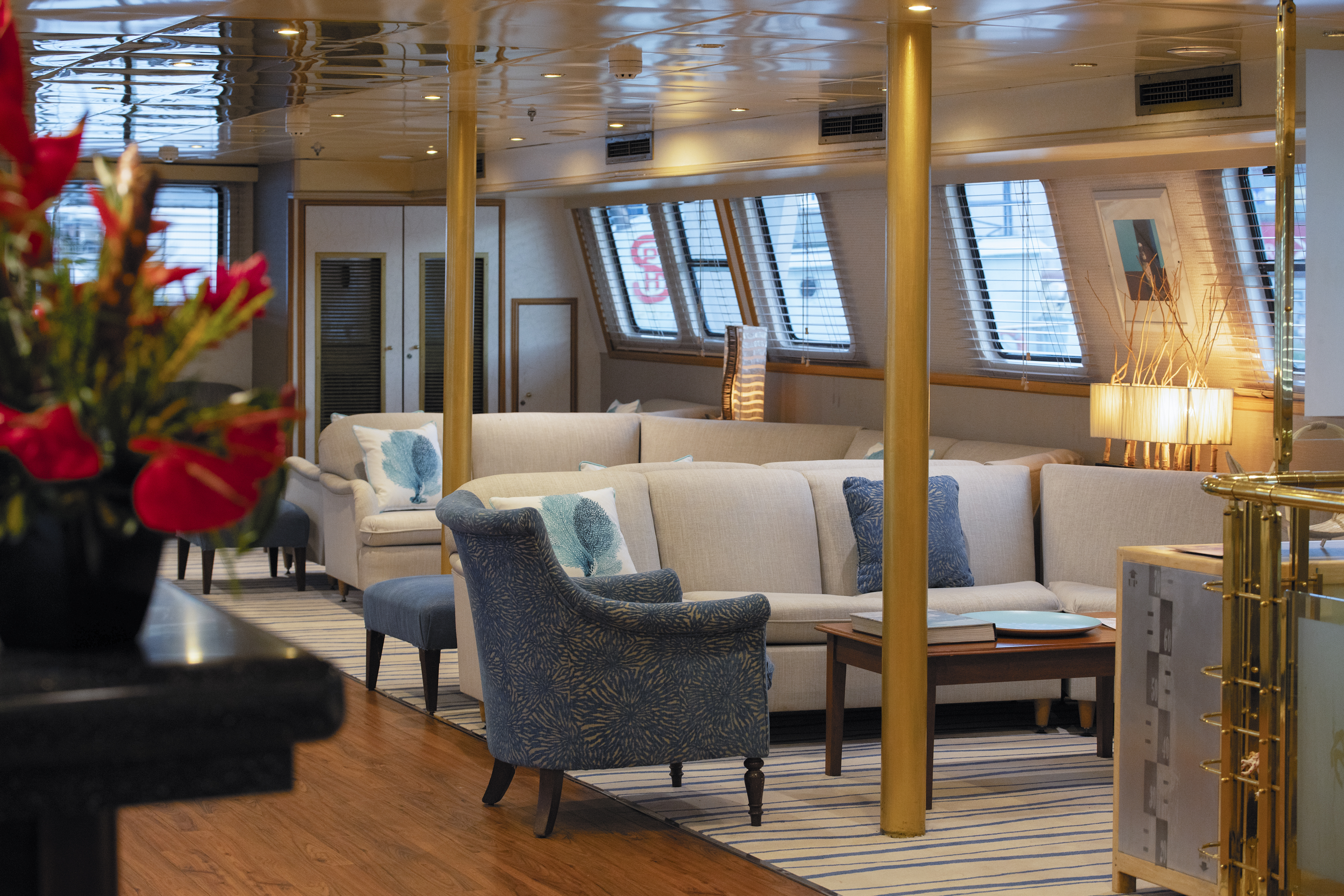 Variety Cruises Pegasos Indoor Lounge 11.jpg