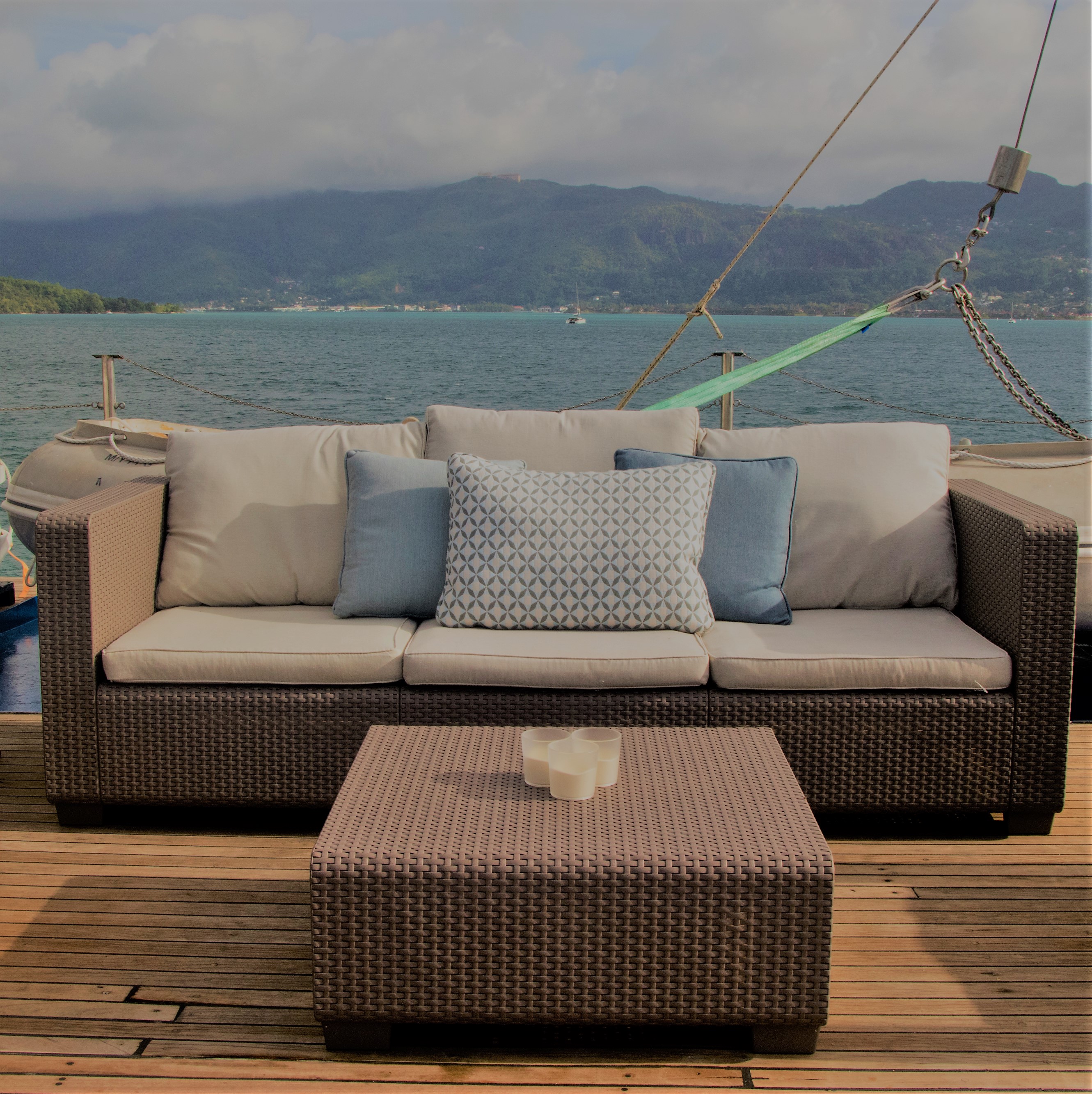 Variety Cruises Pegasos Sundeck Bar 6.jpg