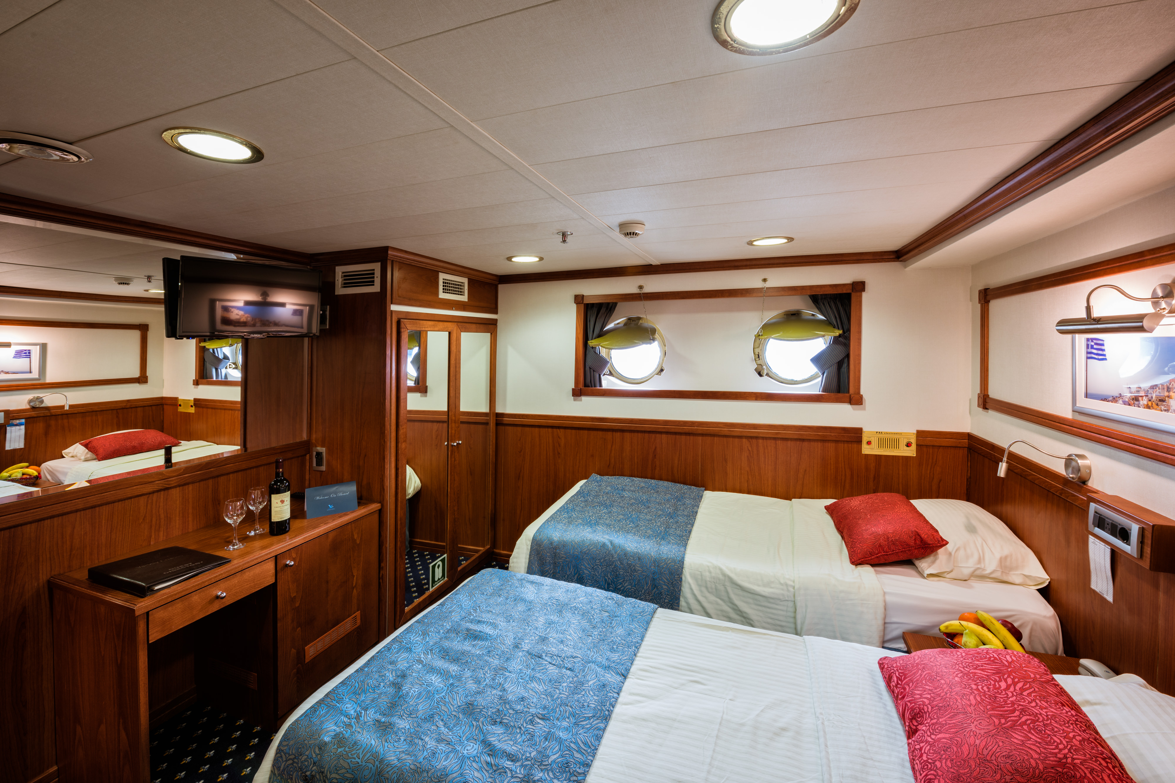 Variety Cruises Galileo Cat B cabin _3_.jpg