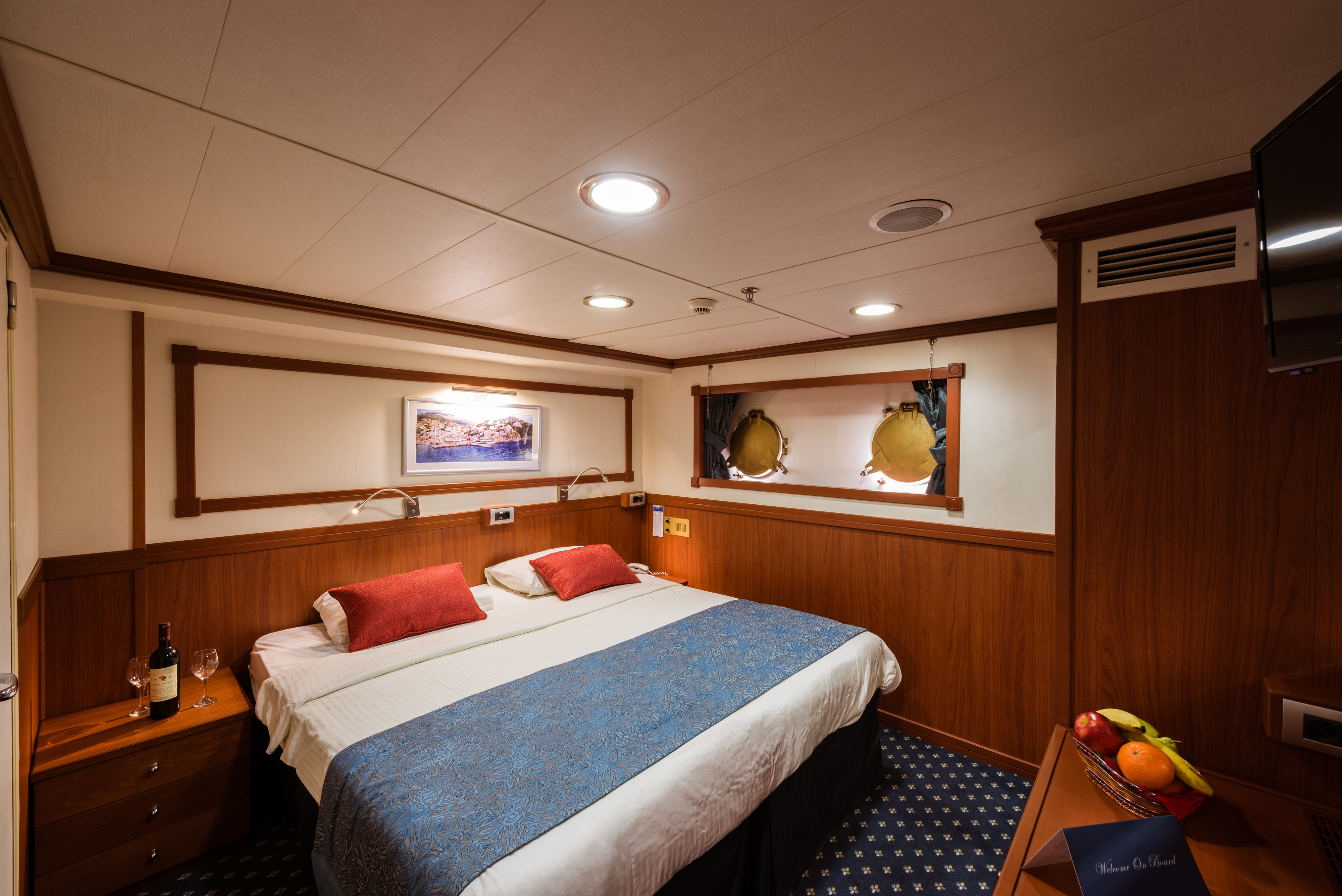 Variety Cruises Galileo Cat C cabin 2.jpg