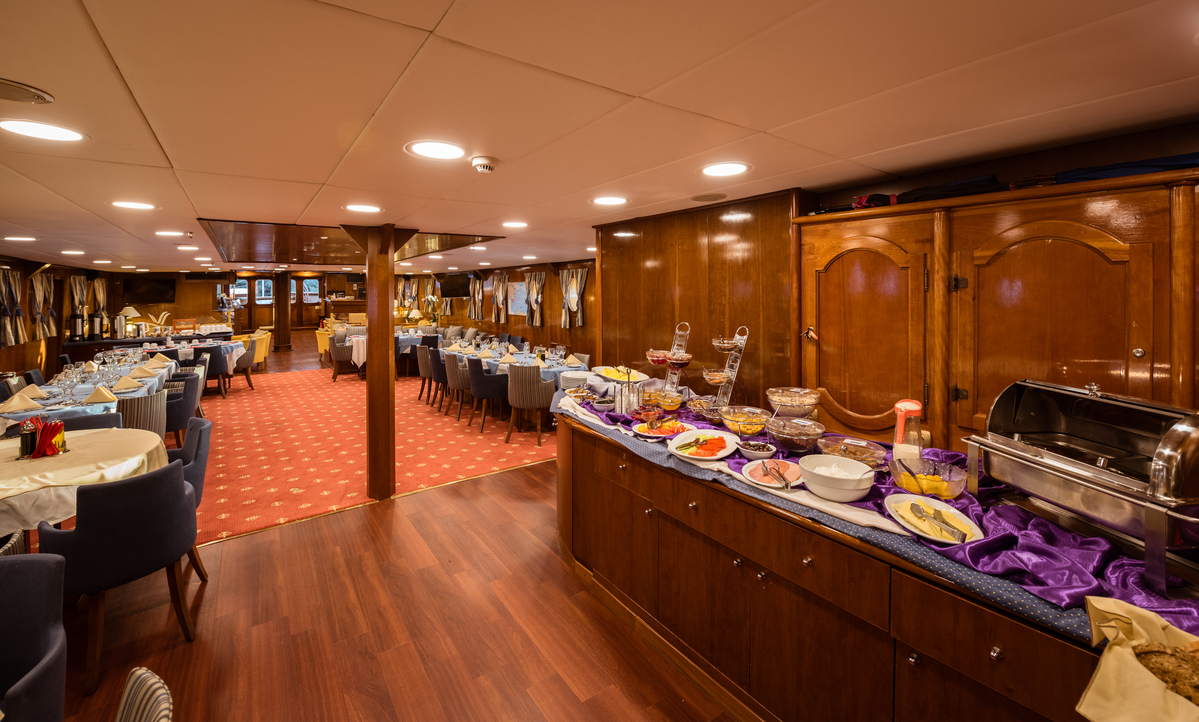 Variety Cruises Galileo Main Deck Lounge and Dining area _4_.jpg