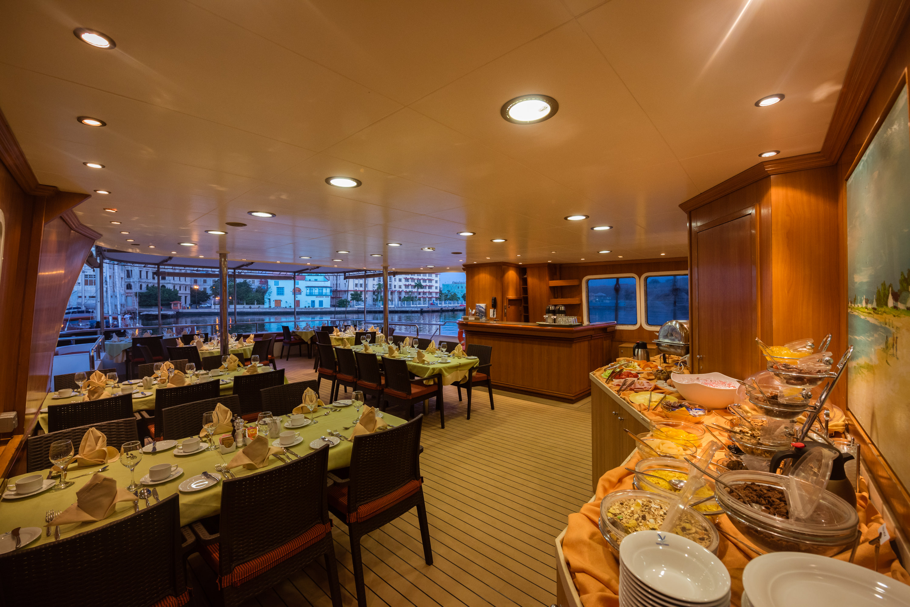 Variety Cruises Panorama II Dining 3.jpg