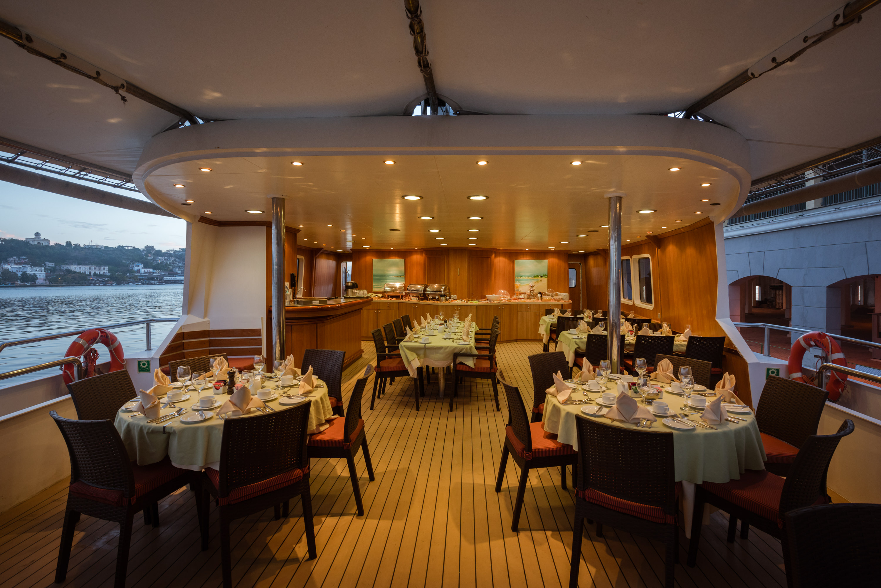 Variety Cruises Panorama II Dining 2.jpg