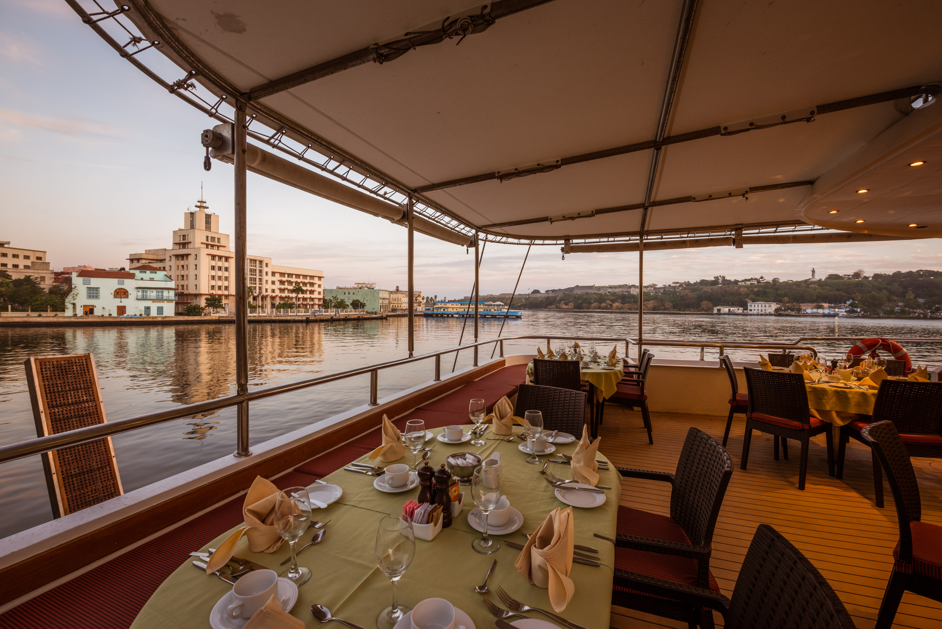 Variety Cruises Panorama II Dining 4.jpg