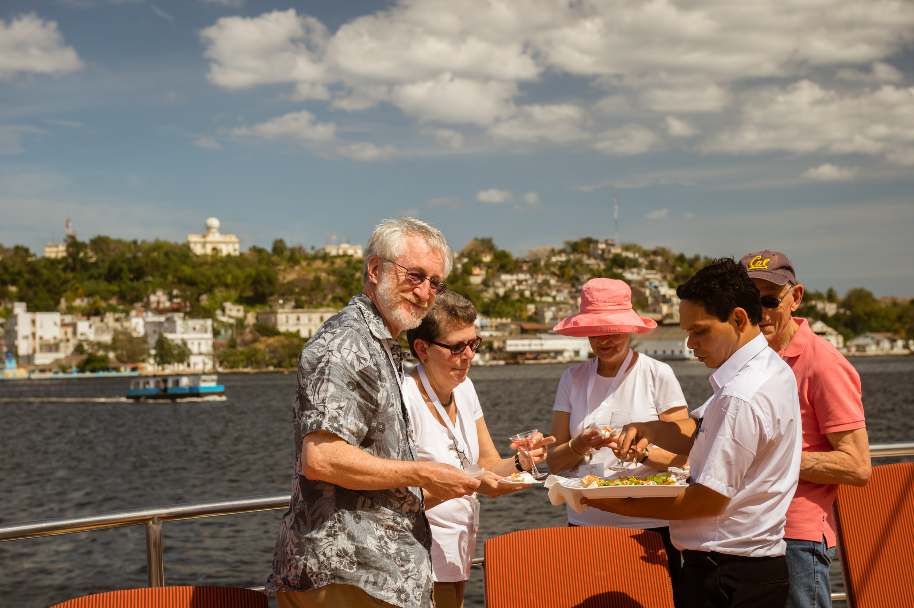 Variety Cruises Panorama II Dining 5.jpg