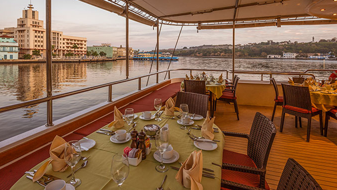 Variety Cruises Panorama II Dining 7.jpg