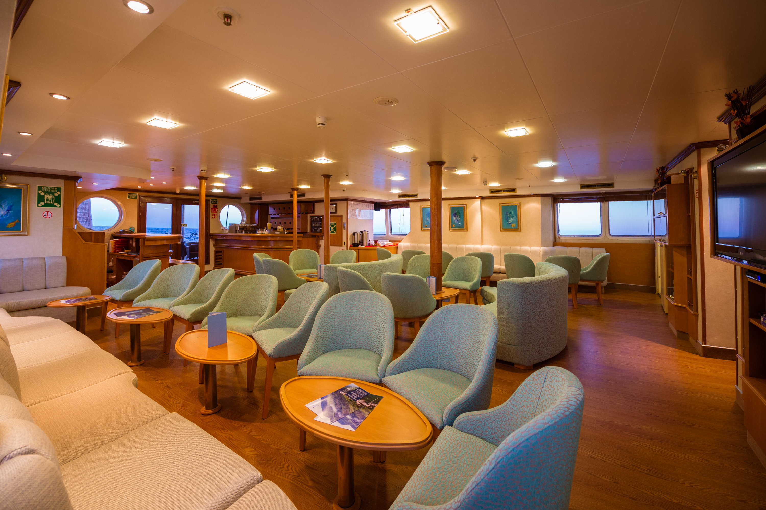 Variety Cruises Panorama II Lounge 1.jpg