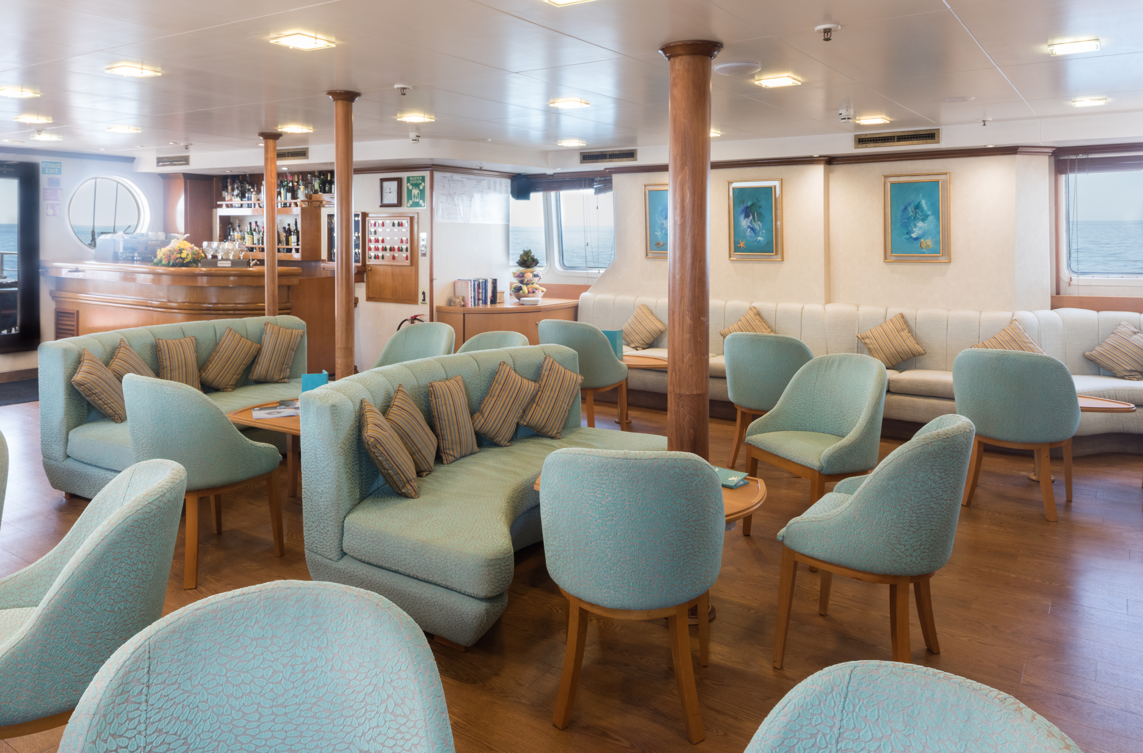 Variety Cruises Panorama II Lounge 6.jpg