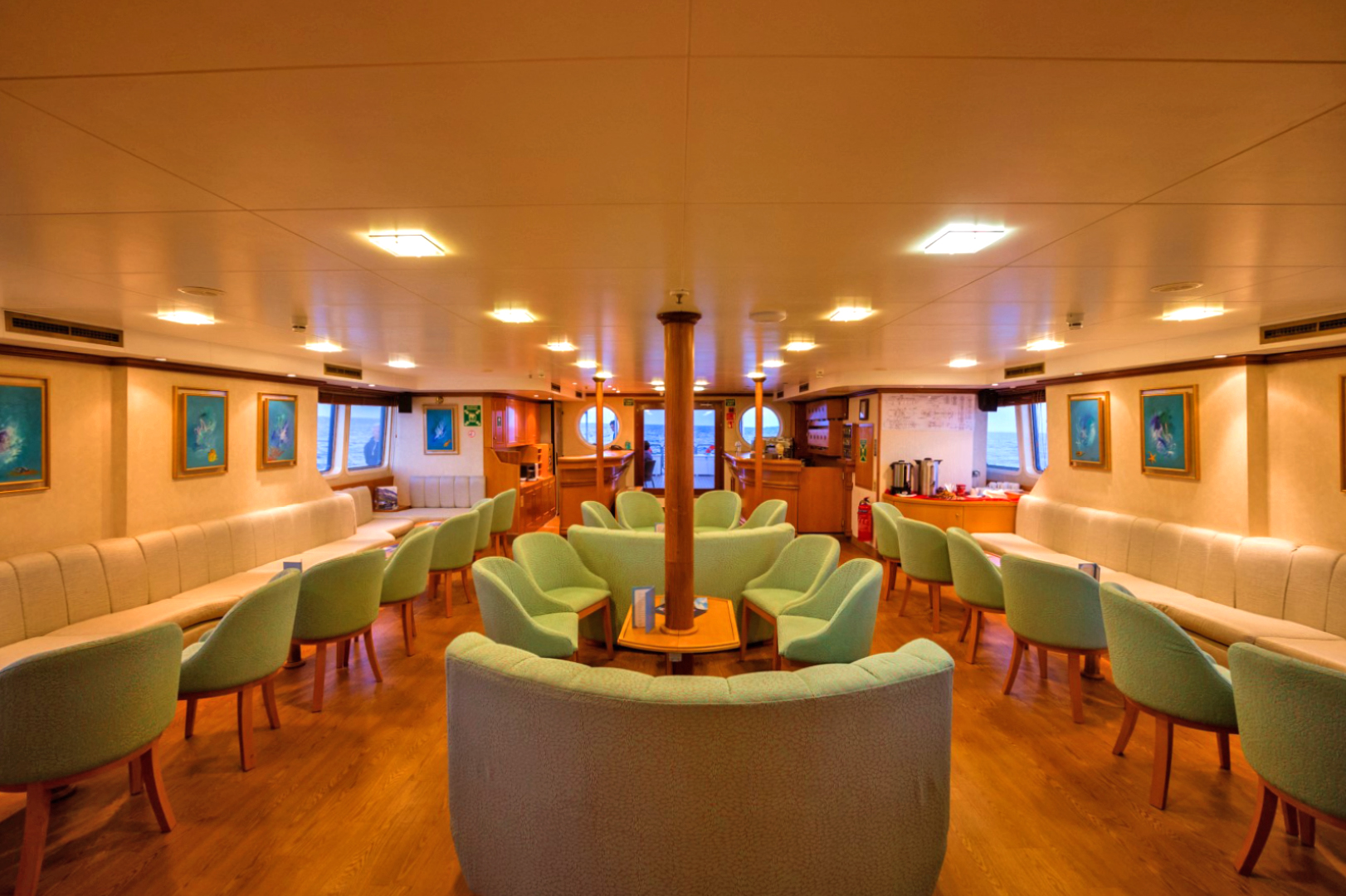 Variety Cruises Panorama II Lounge 4.jpg