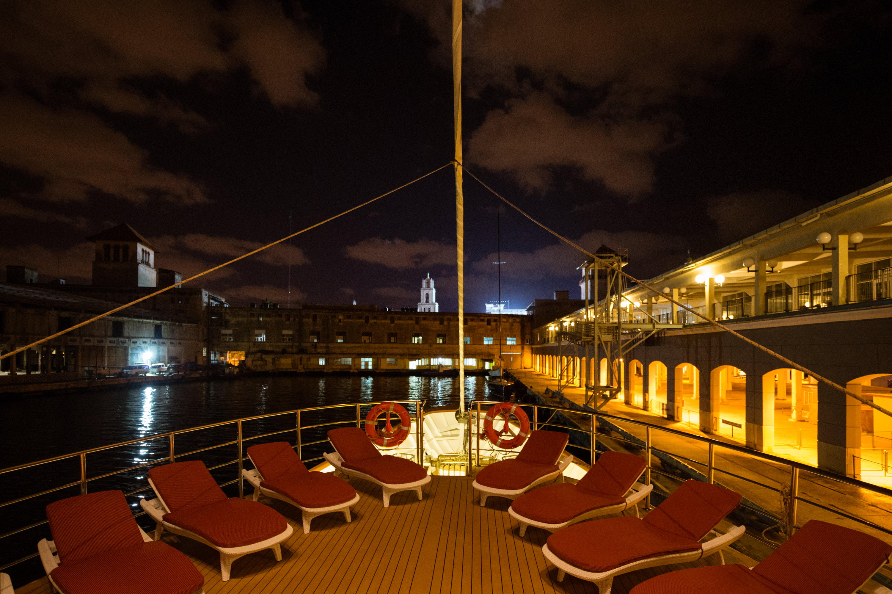 Variety Cruises Panorama II Sun Deck 2.jpg