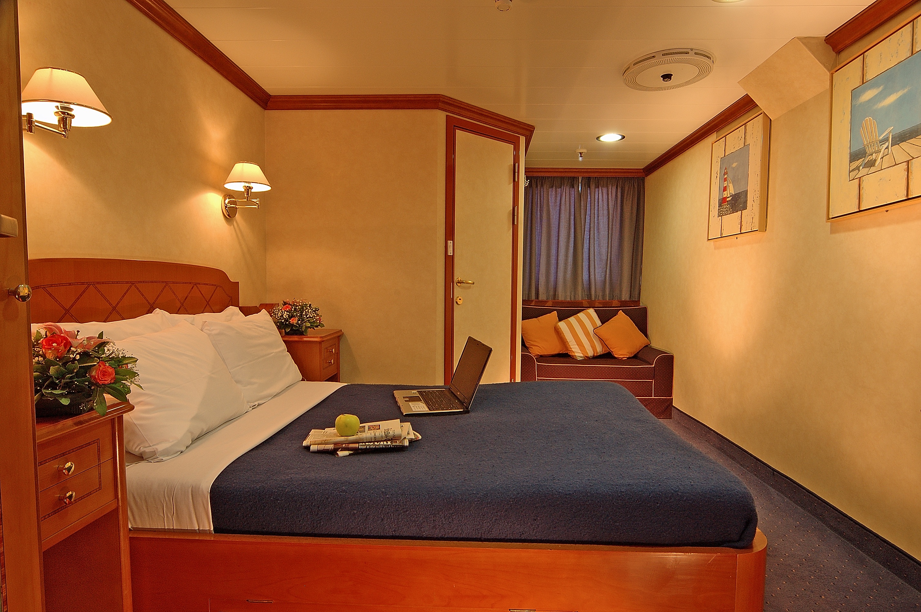 Variety CruisesPanorama II Cat P Double Cabin.jpg
